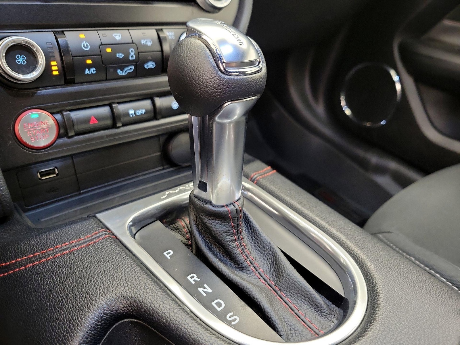 2021 Ford Mustang GT - Photo 18