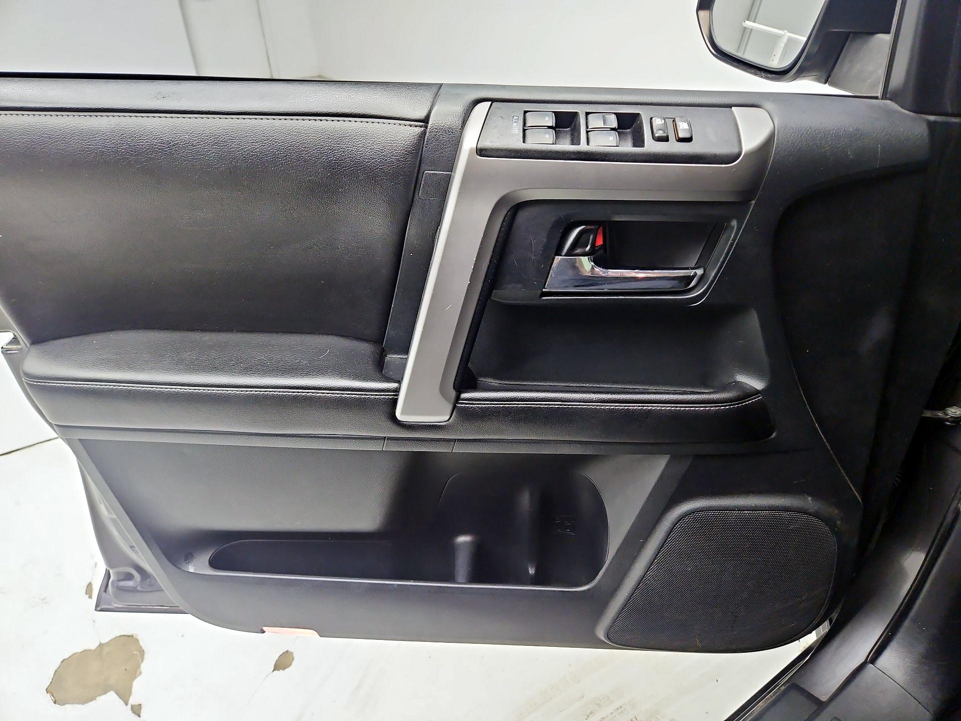 Thumbnail: 2015 Toyota 4Runner - 12