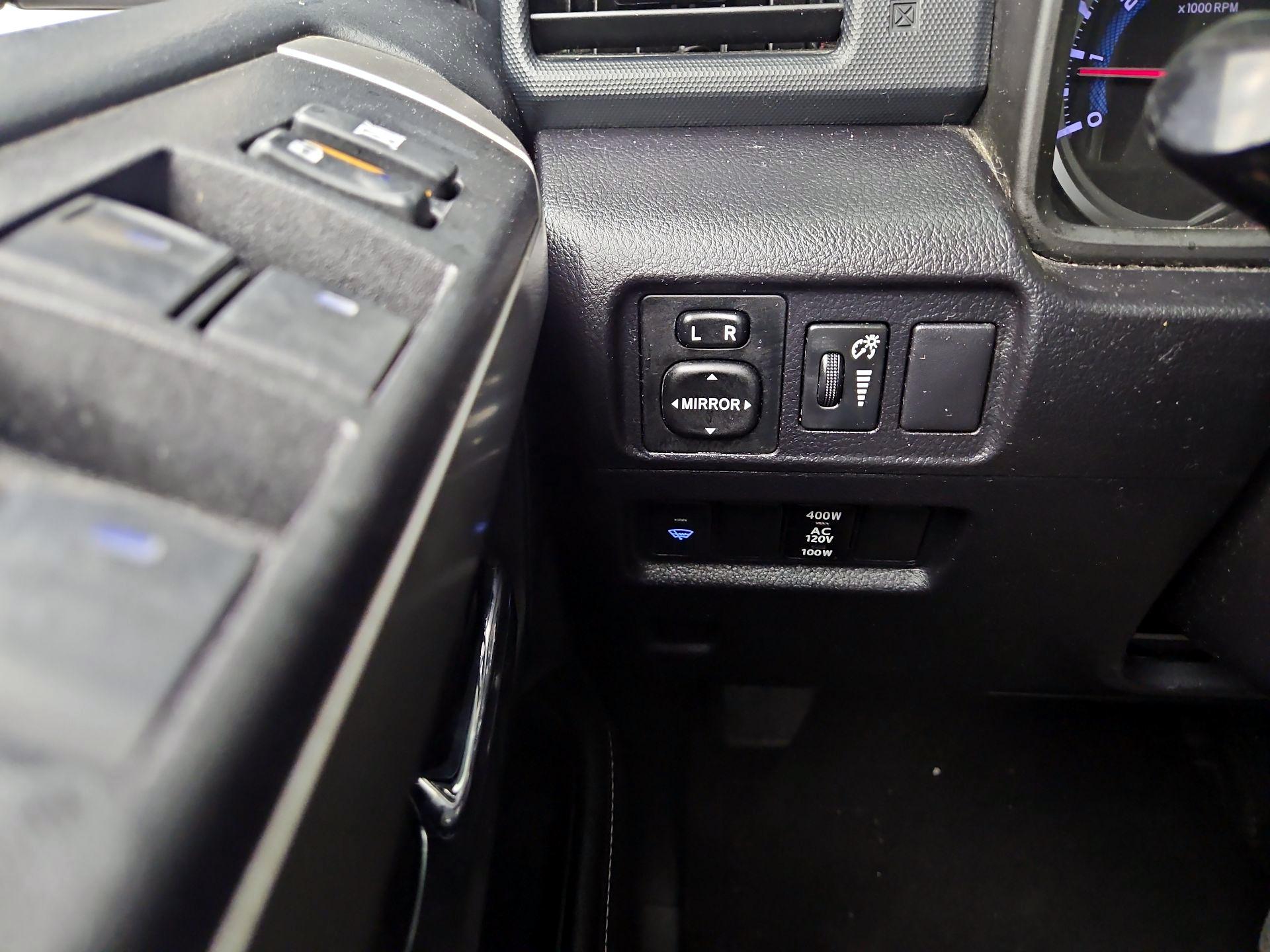 Thumbnail: 2015 Toyota 4Runner - 13