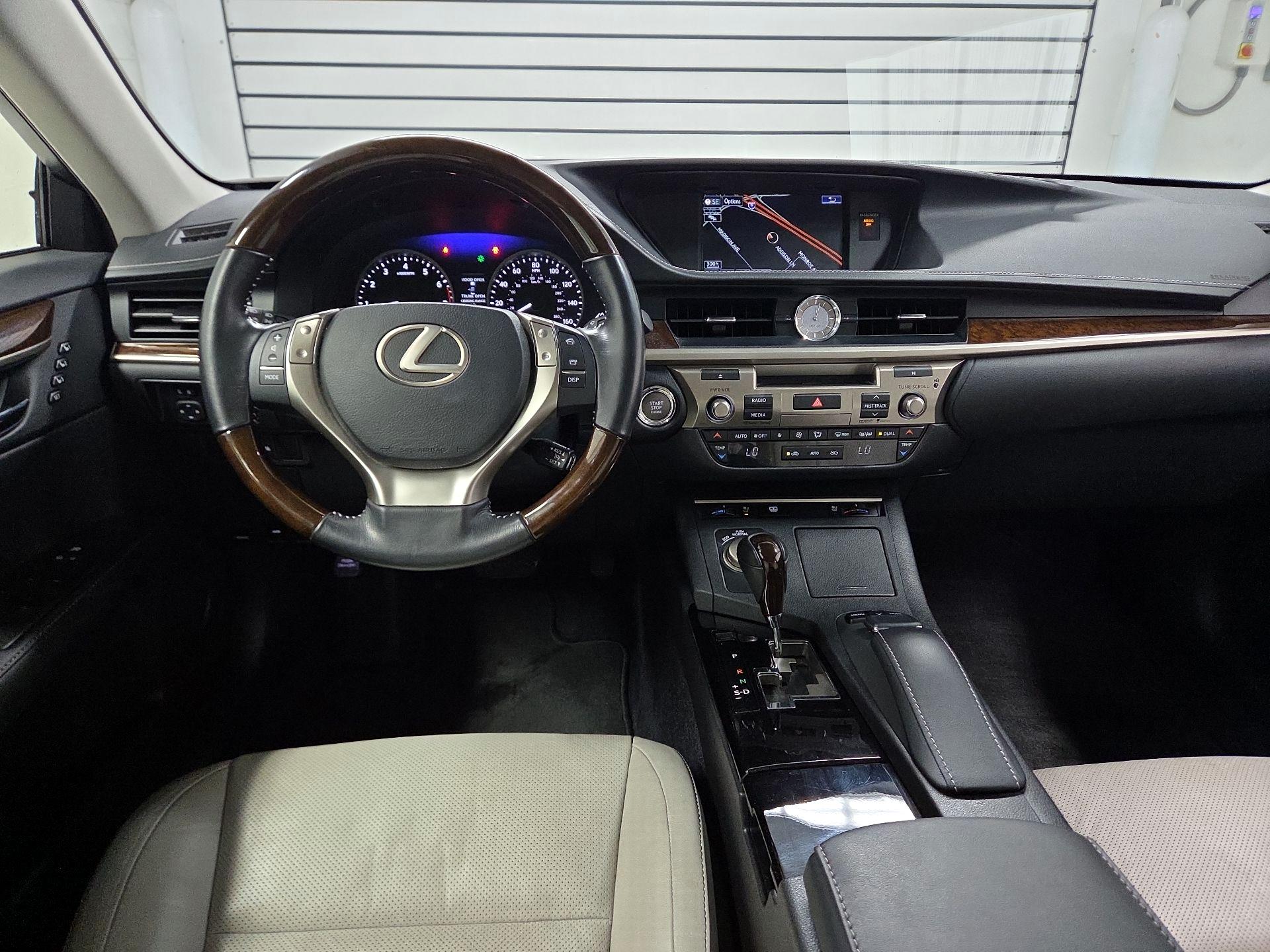Thumbnail: 2015 Lexus ES - 9
