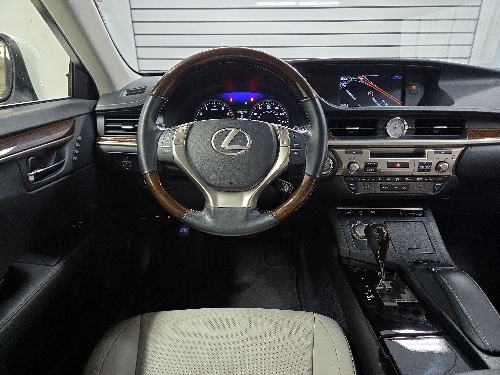 Thumbnail: 2015 Lexus ES - 10