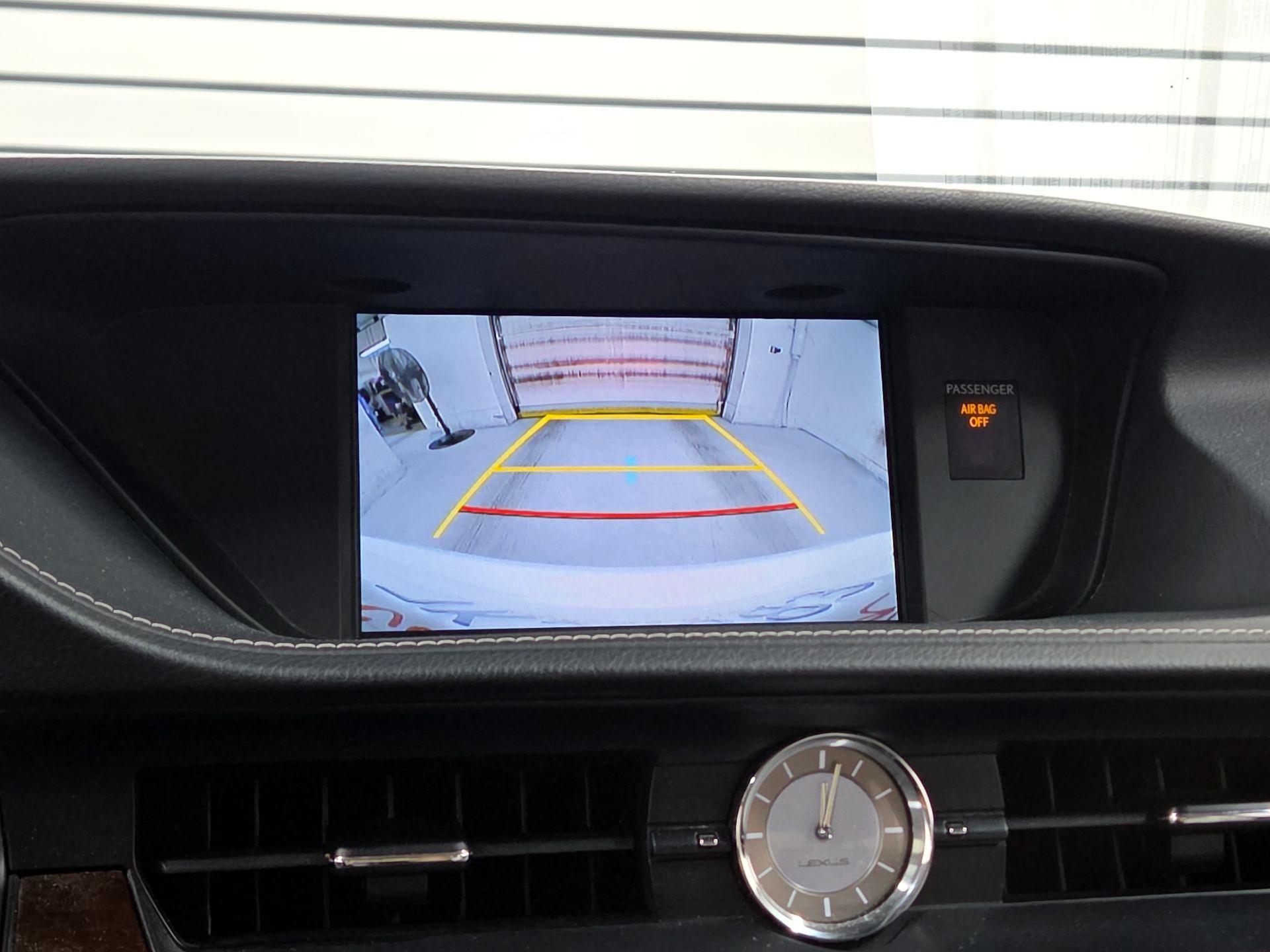 Thumbnail: 2015 Lexus ES - 13