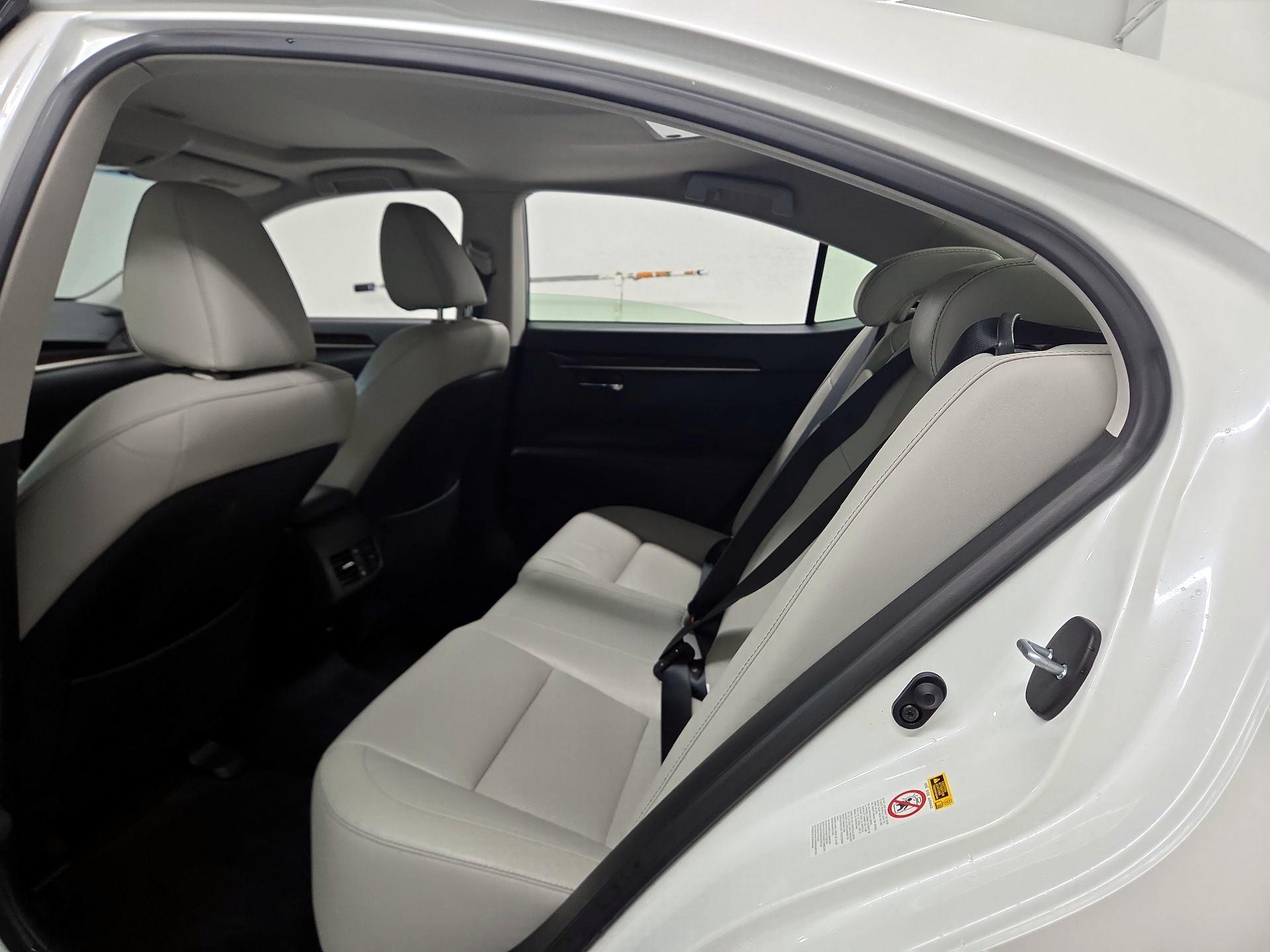 Thumbnail: 2015 Lexus ES - 17