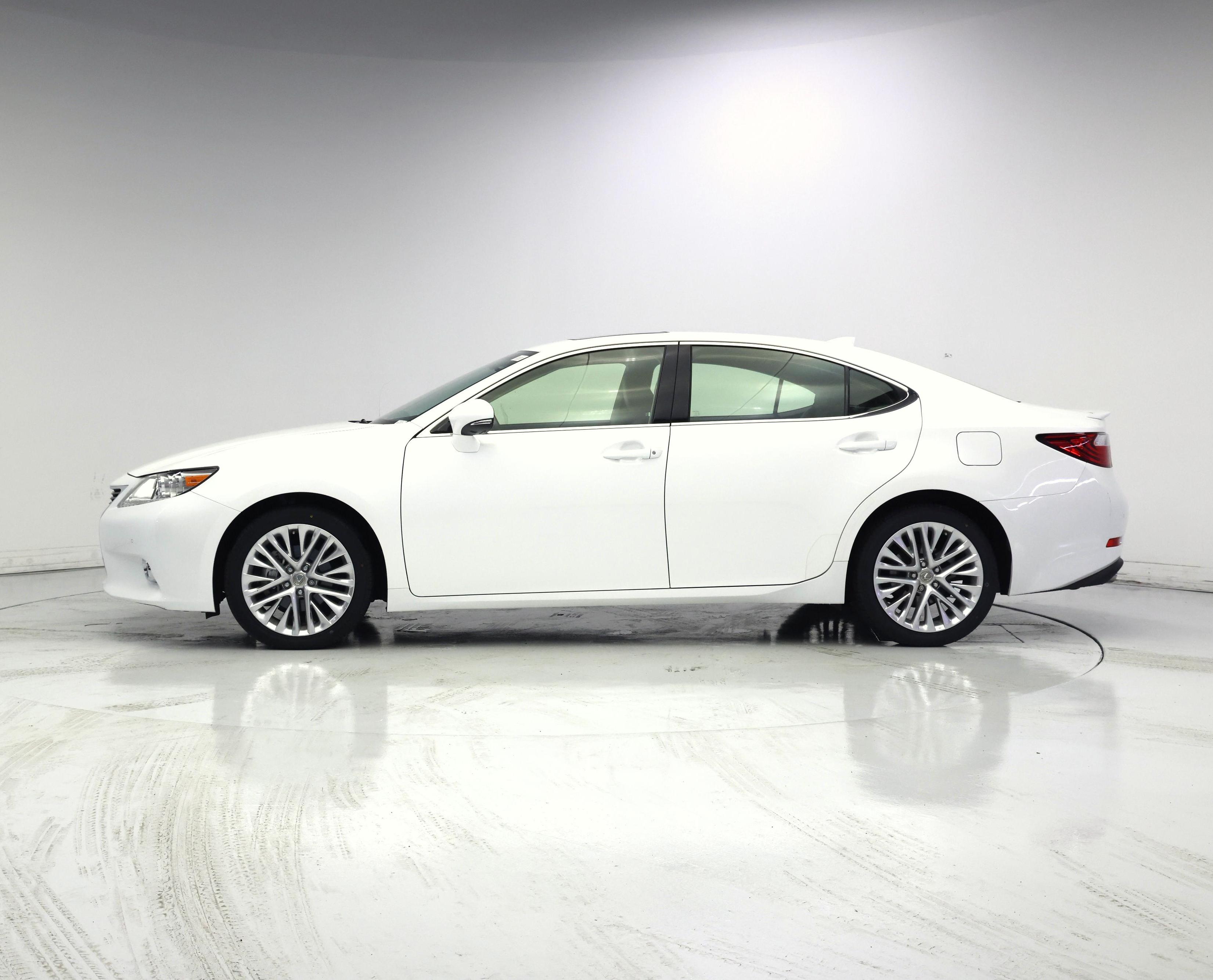 Thumbnail: 2015 Lexus ES - 3