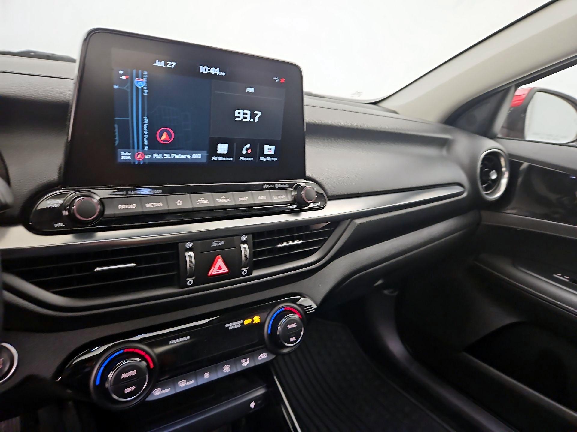 Thumbnail: 2021 Kia Forte - 15
