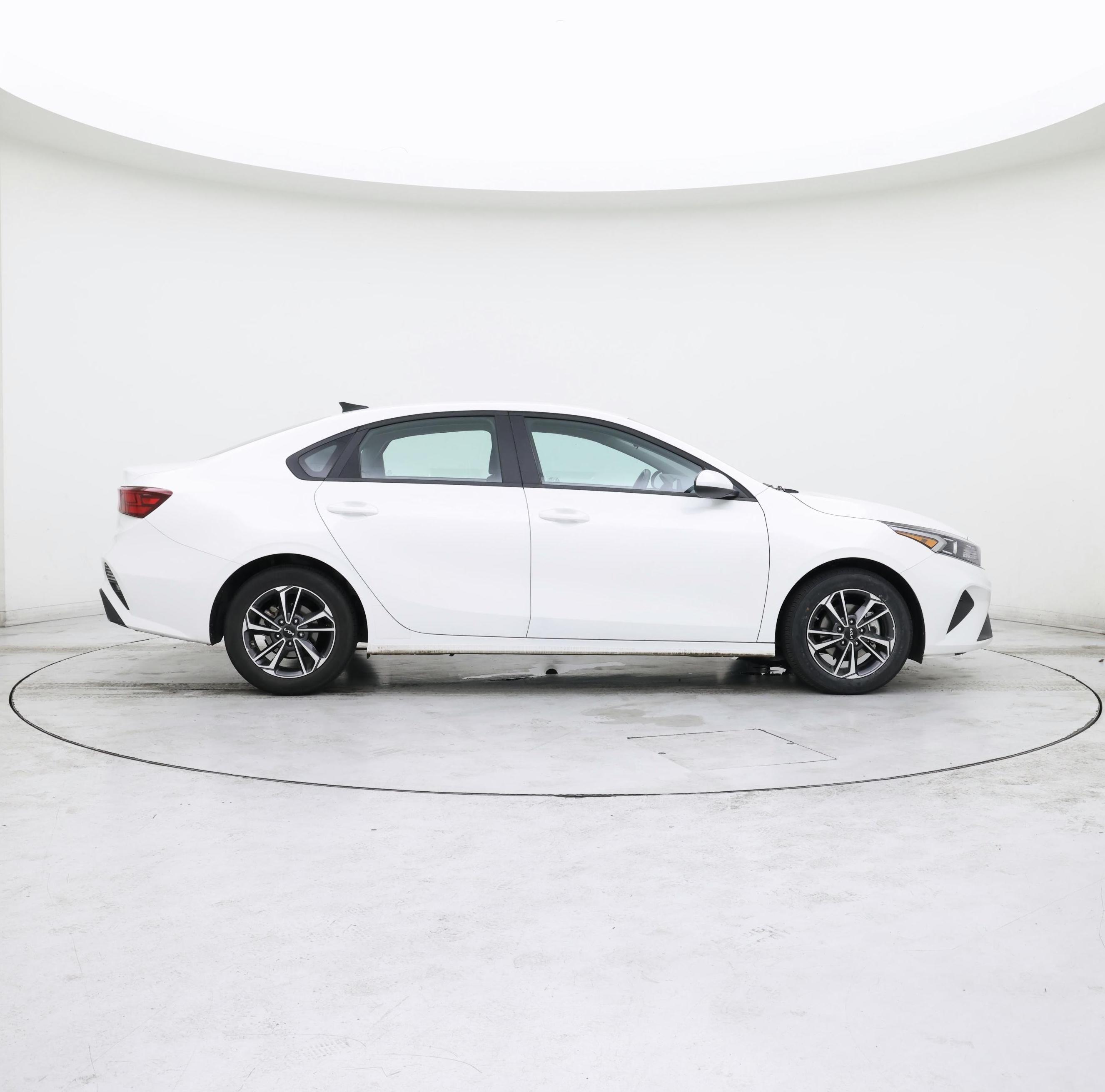Thumbnail: 2024 Kia Forte - 7