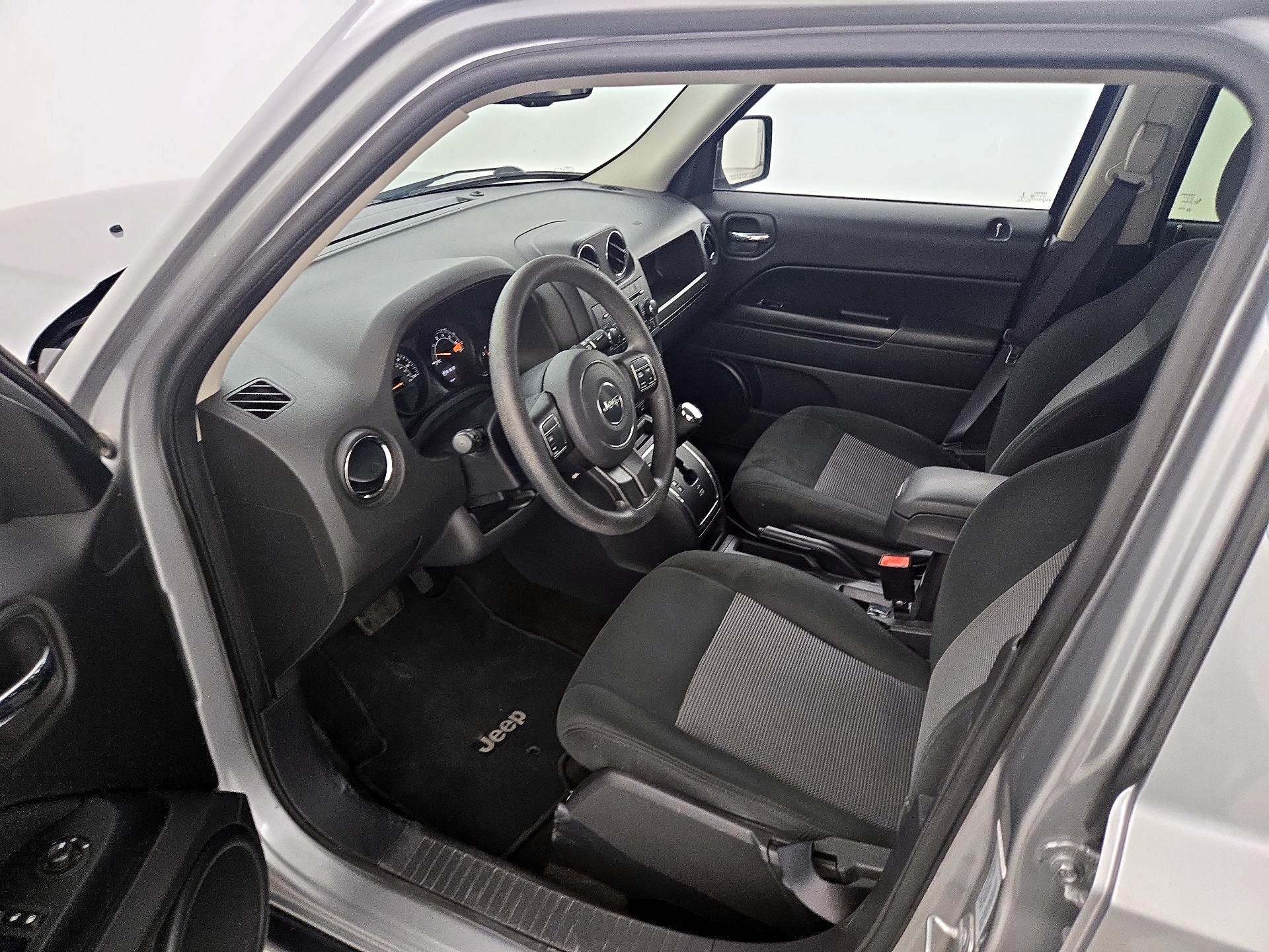 Thumbnail: 2016 Jeep Patriot - 11