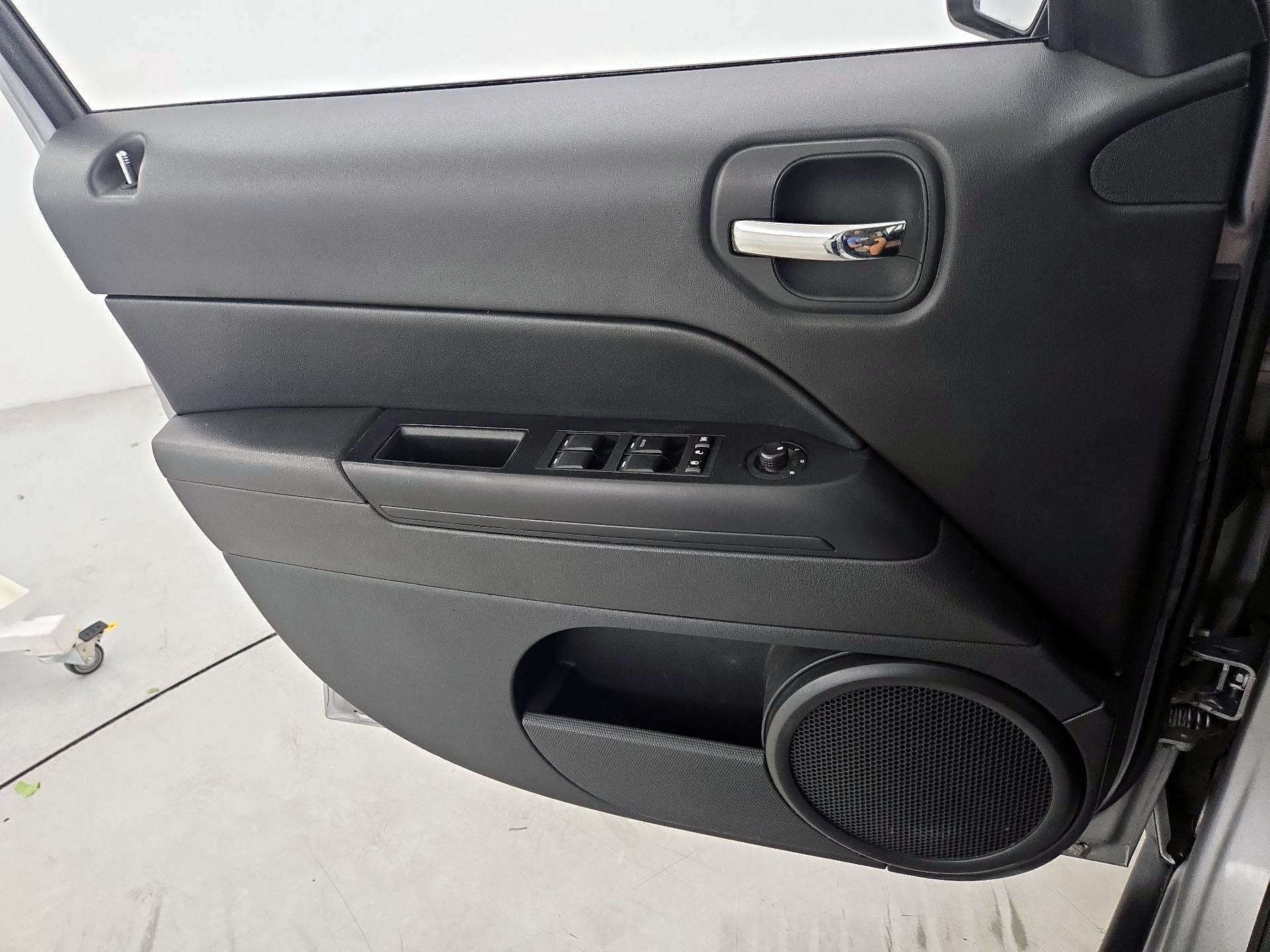 Thumbnail: 2016 Jeep Patriot - 12