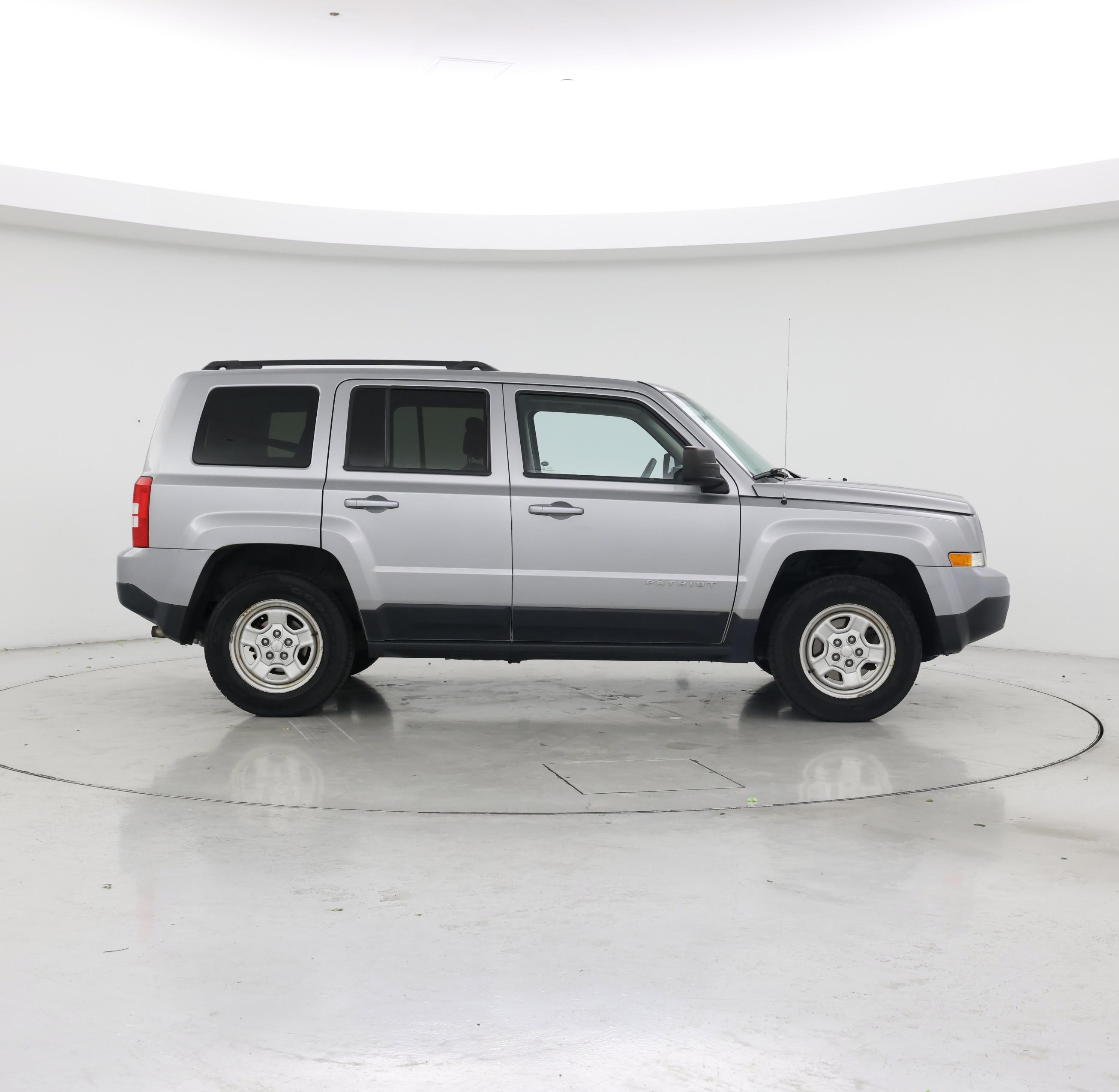 Thumbnail: 2016 Jeep Patriot - 7