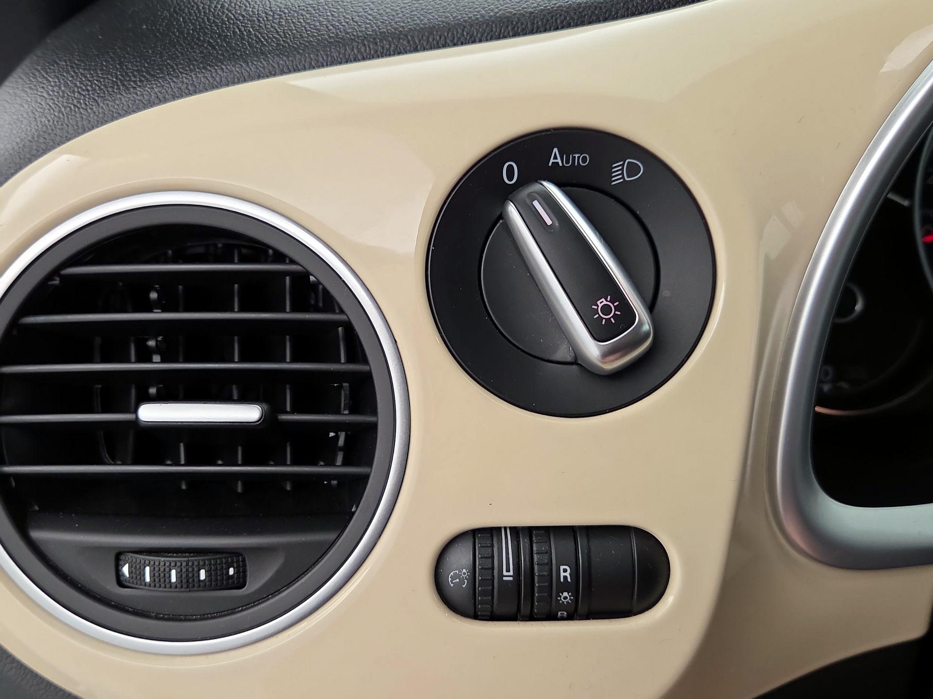 Thumbnail: 2019 Volkswagen Beetle - 13
