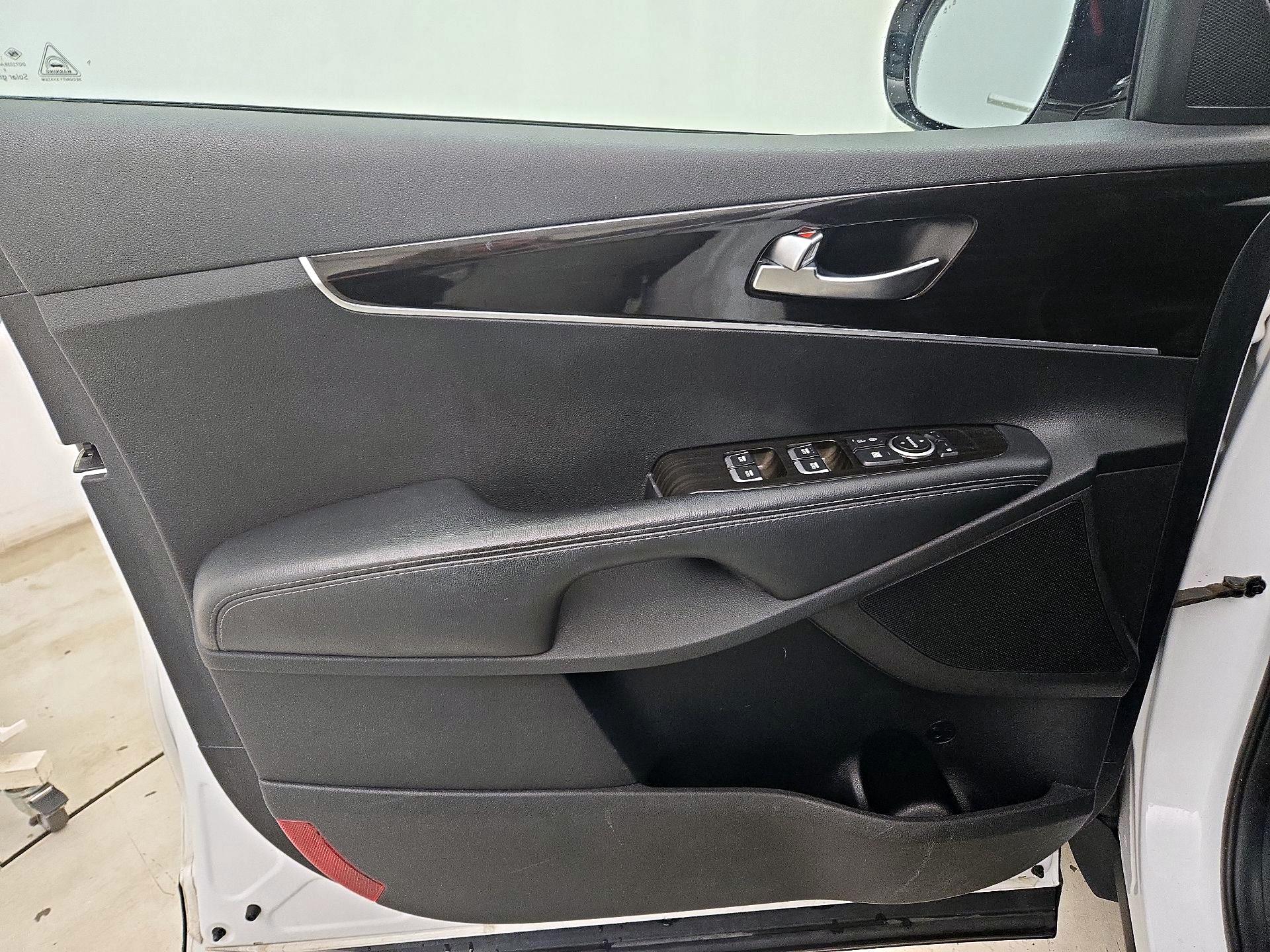 Thumbnail: 2020 Kia Sorento - 12