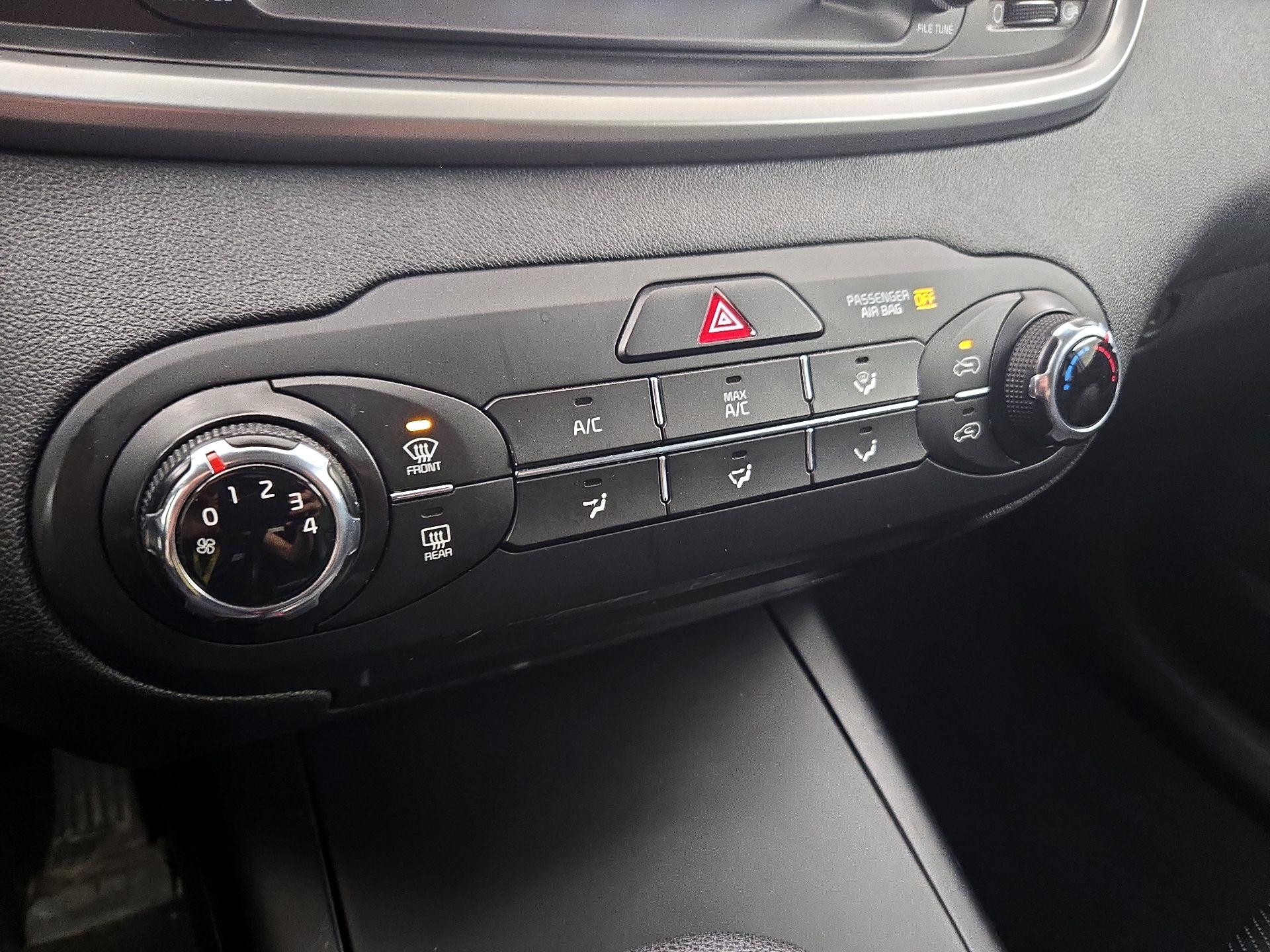 Thumbnail: 2020 Kia Sorento - 15