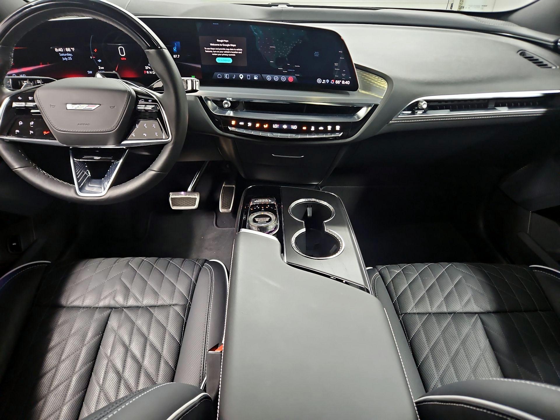 Thumbnail: 2026 Cadillac Lyriq - 9