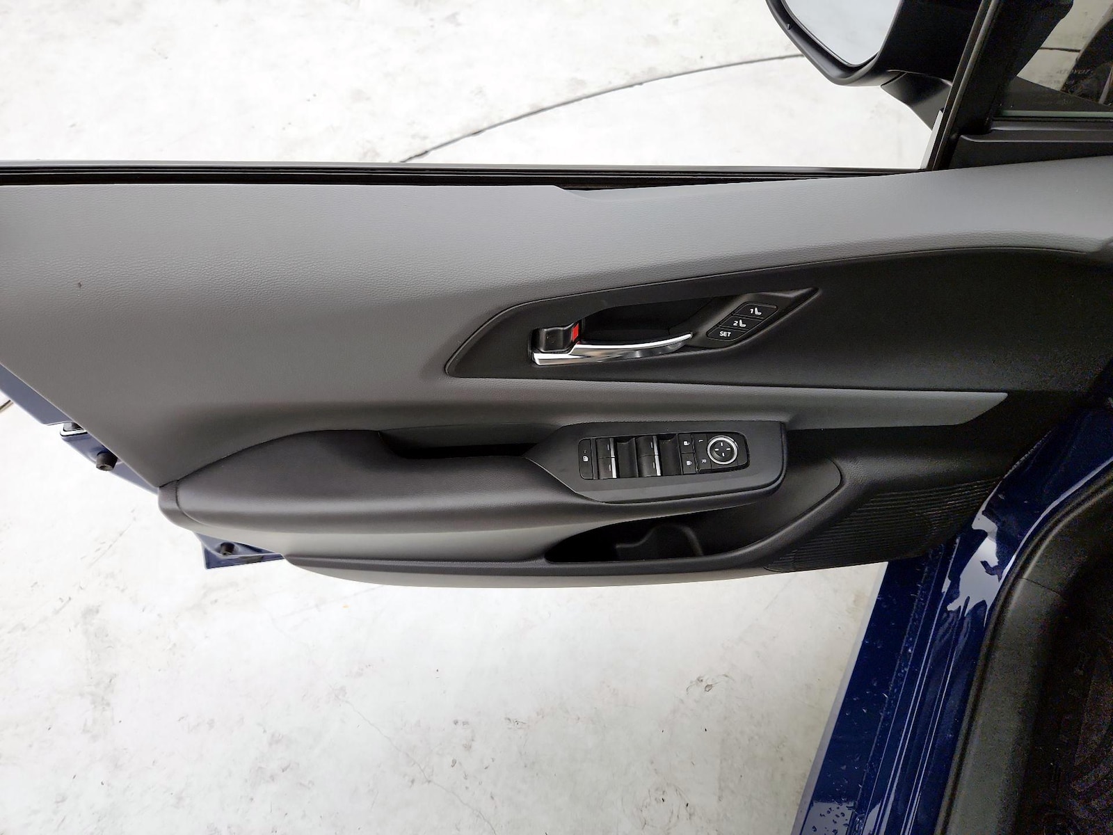 2023 Toyota Prius Limited - Photo 13