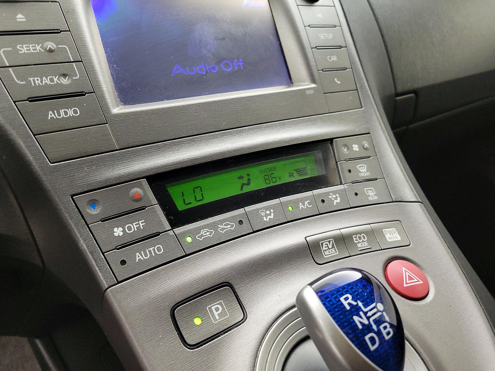 Thumbnail: 2015 Toyota Prius - 14