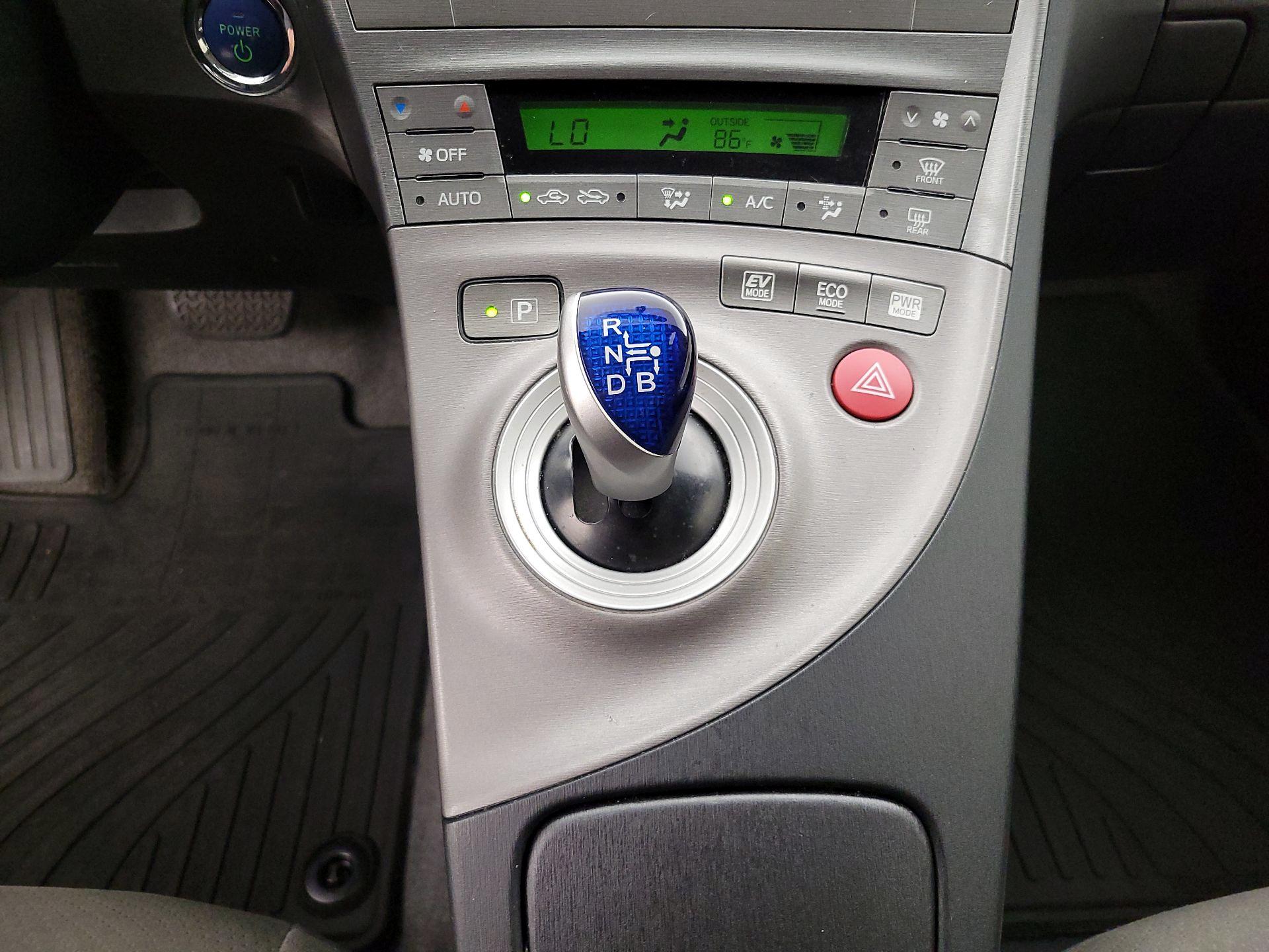 Thumbnail: 2015 Toyota Prius - 15