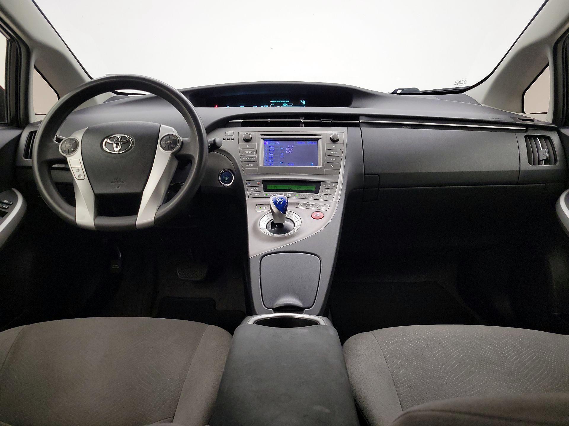 Thumbnail: 2015 Toyota Prius - 8
