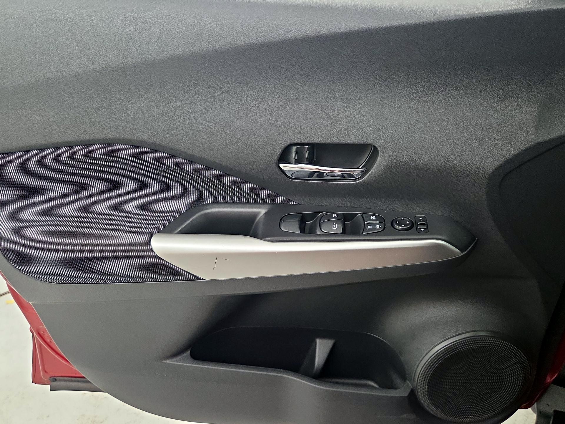 Thumbnail: 2020 Nissan Kicks - 12