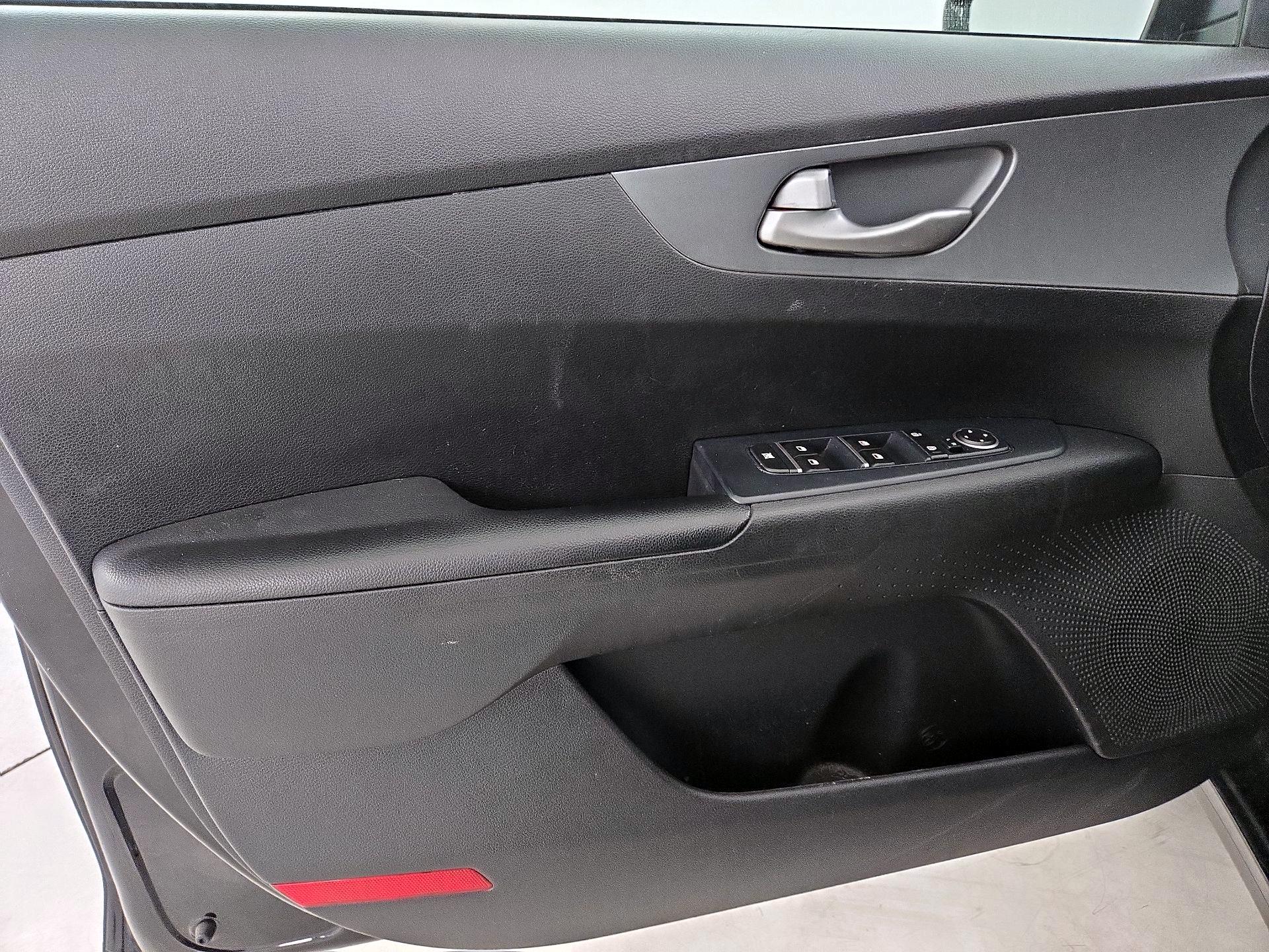 Thumbnail: 2020 Kia Forte - 12