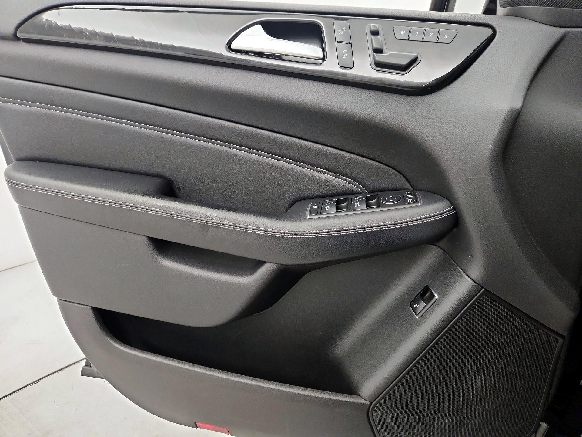 Thumbnail: 2015 Mercedes-Benz M-Class - 12