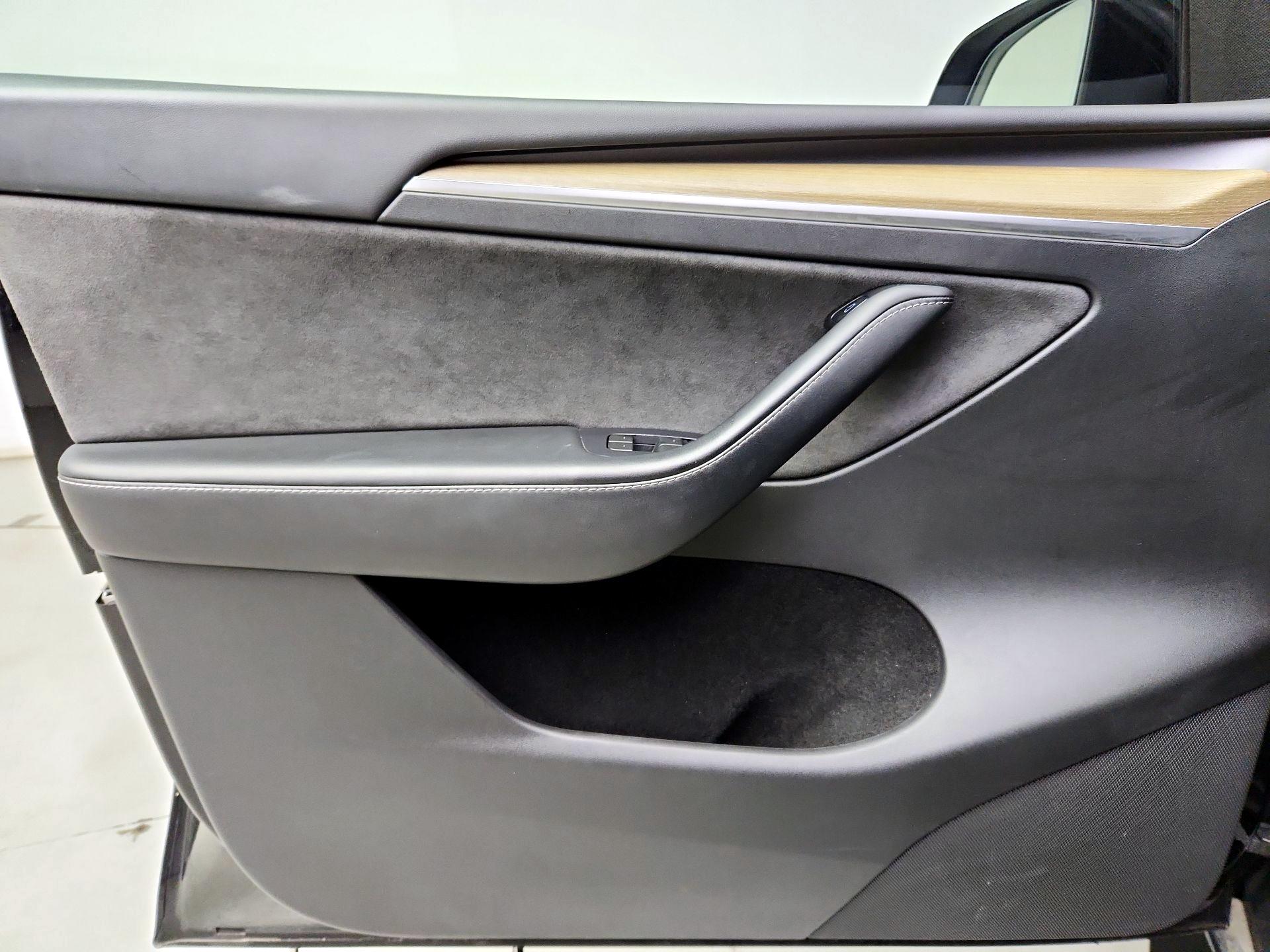 Thumbnail: 2023 Tesla Model Y - 10
