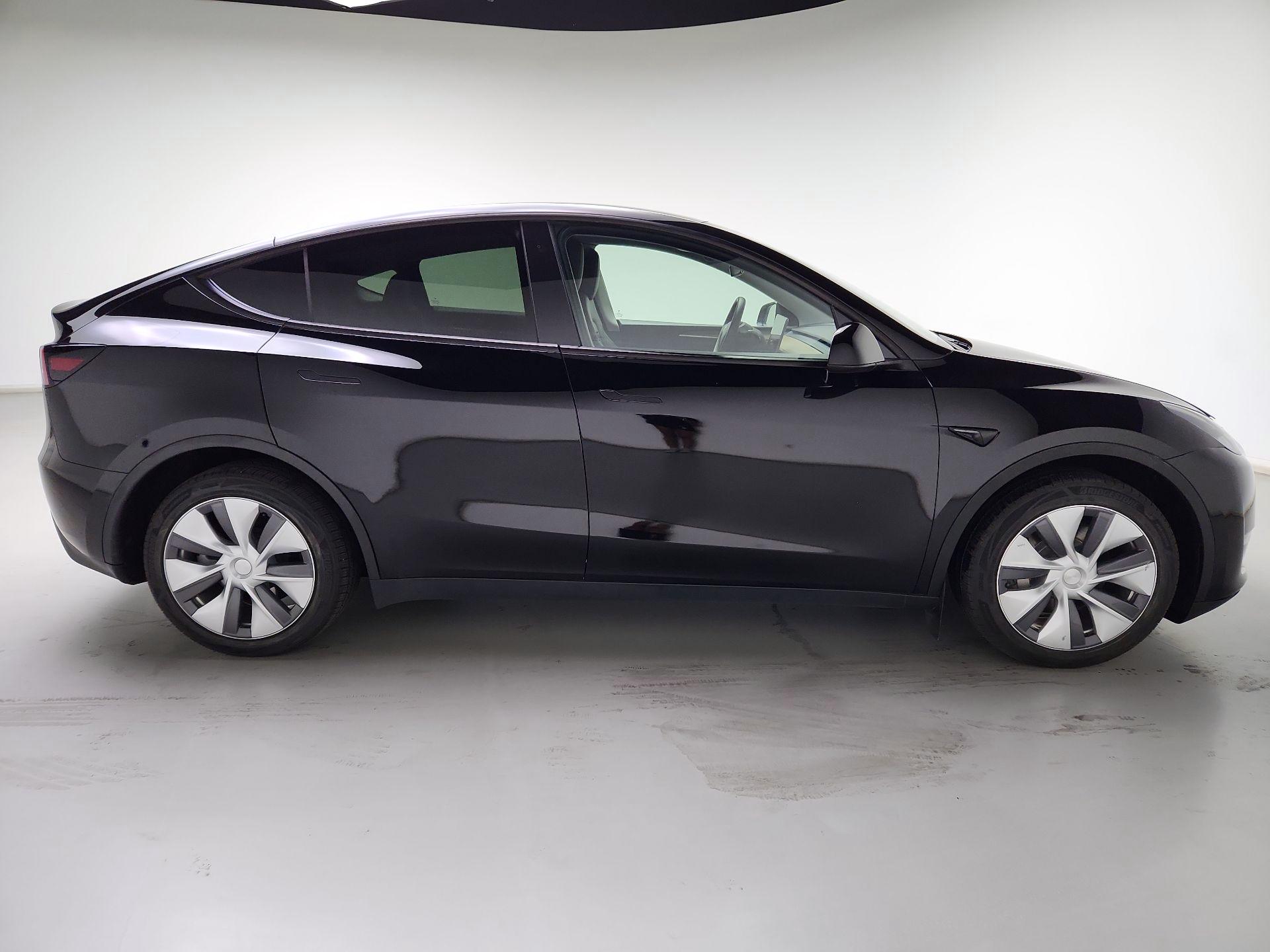 Thumbnail: 2023 Tesla Model Y - 4