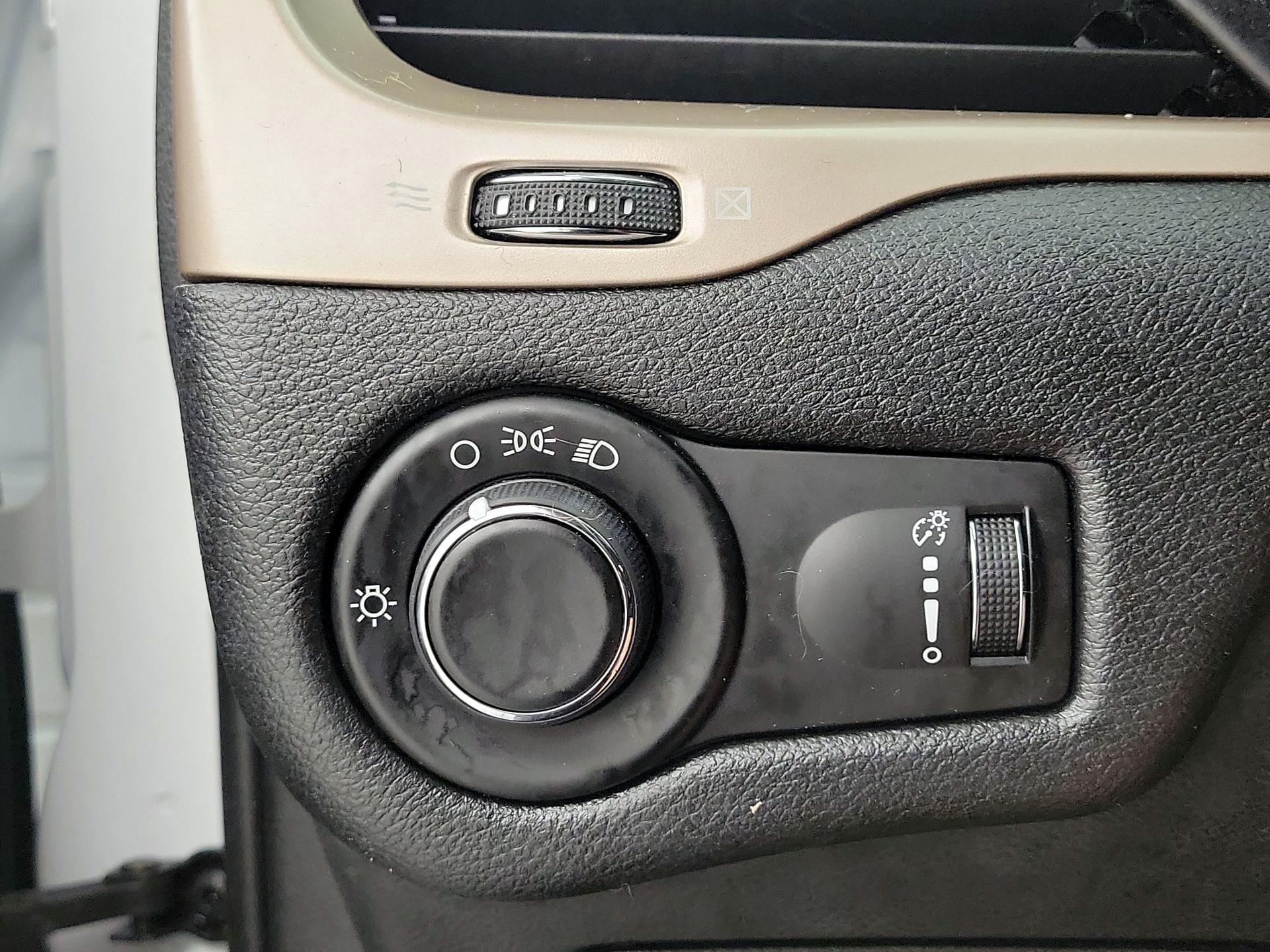 Thumbnail: 2014 Jeep Cherokee - 13