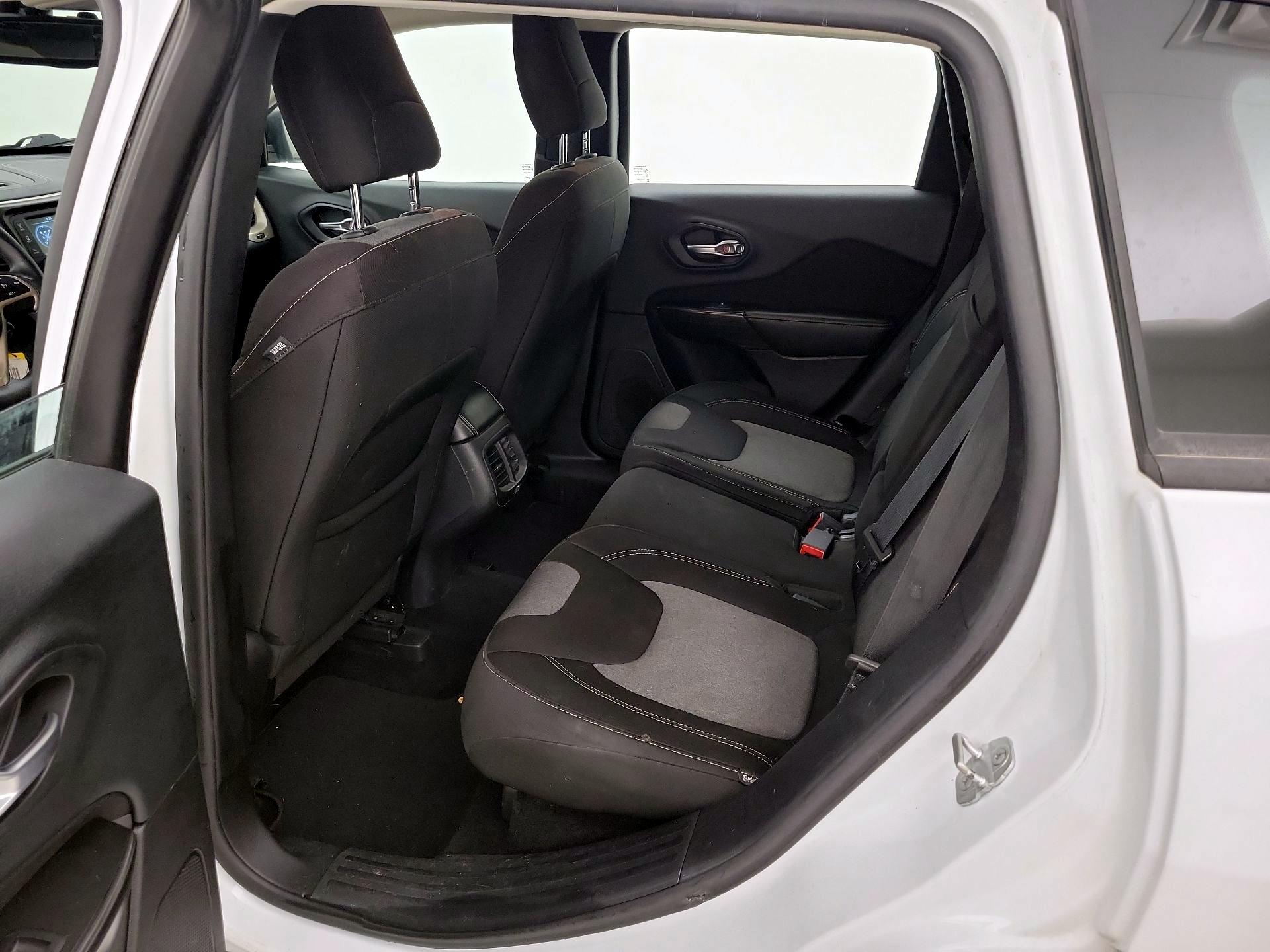 Thumbnail: 2014 Jeep Cherokee - 18
