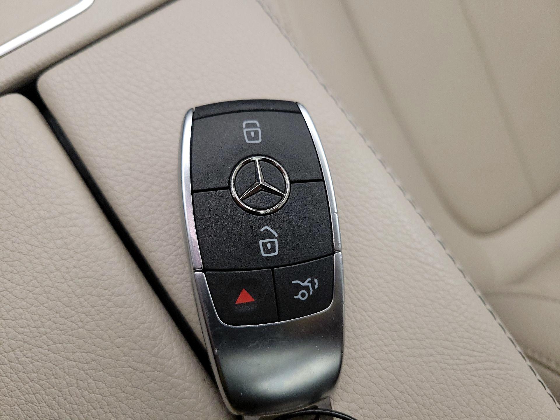 Thumbnail: 2023 Mercedes-Benz GLB - 20