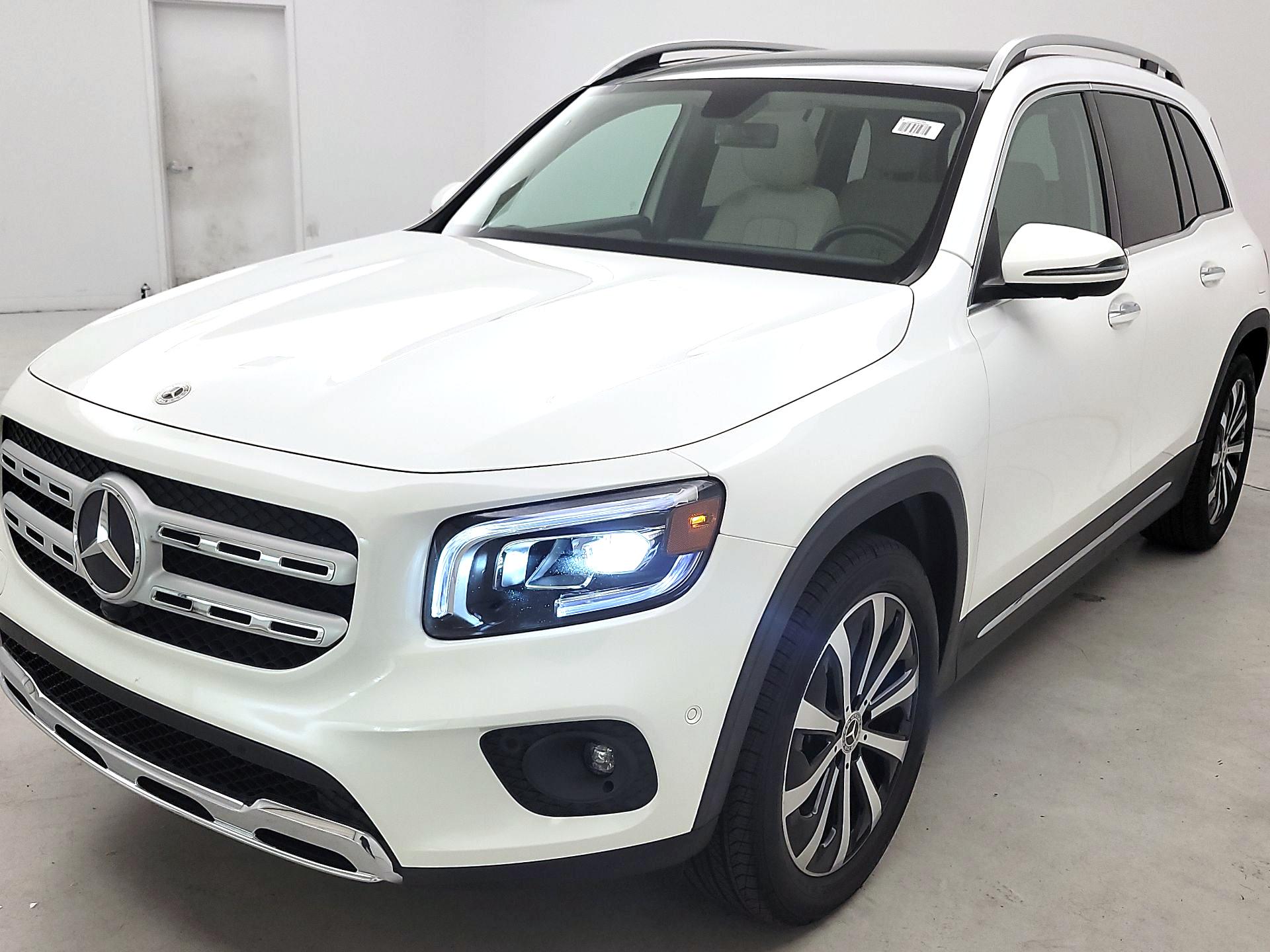 Thumbnail: 2023 Mercedes-Benz GLB - 3