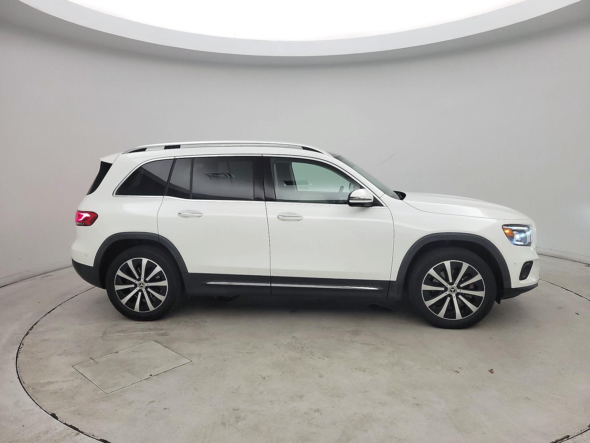 Thumbnail: 2023 Mercedes-Benz GLB - 4