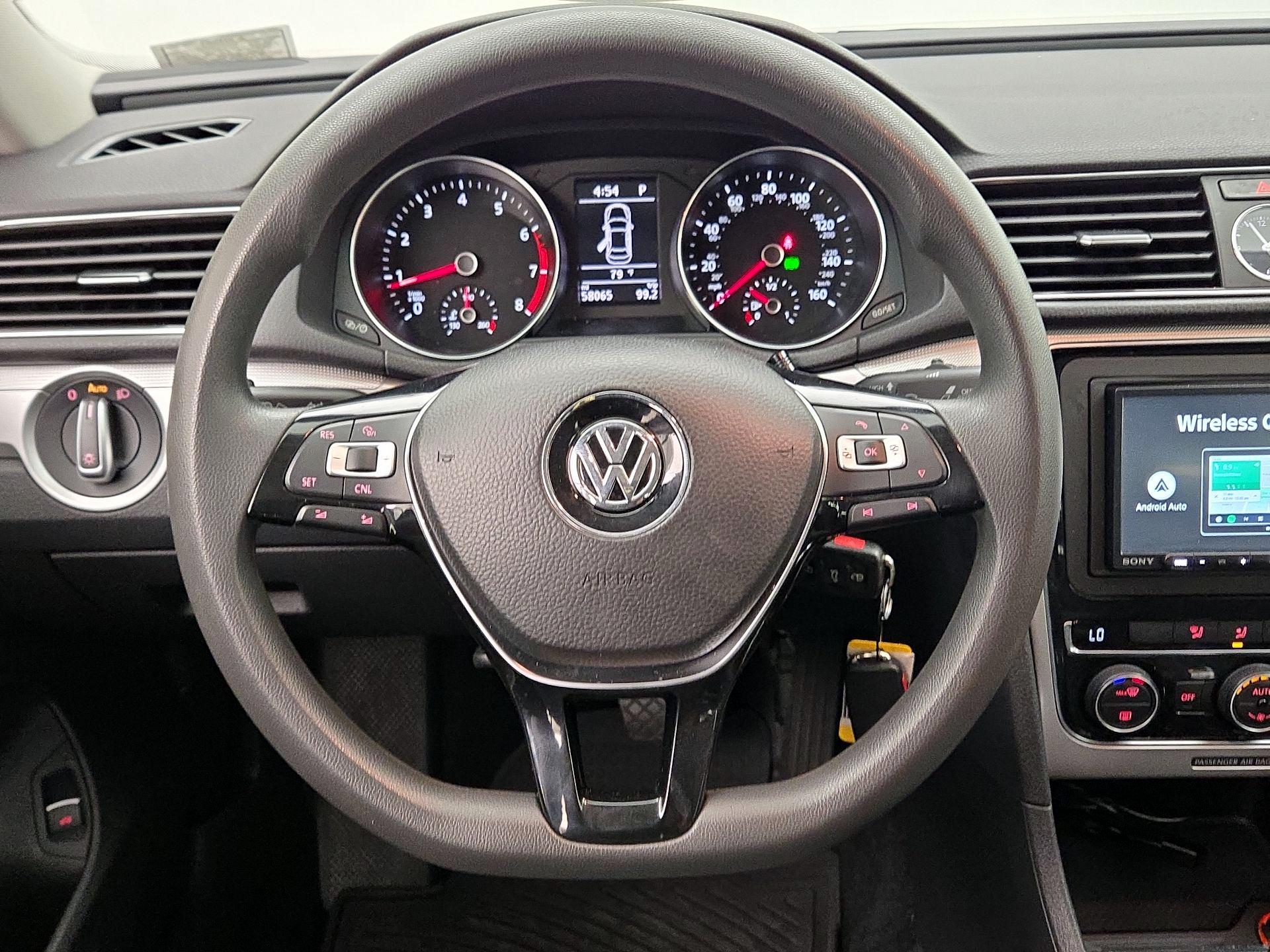 Thumbnail: 2016 Volkswagen Passat - 10