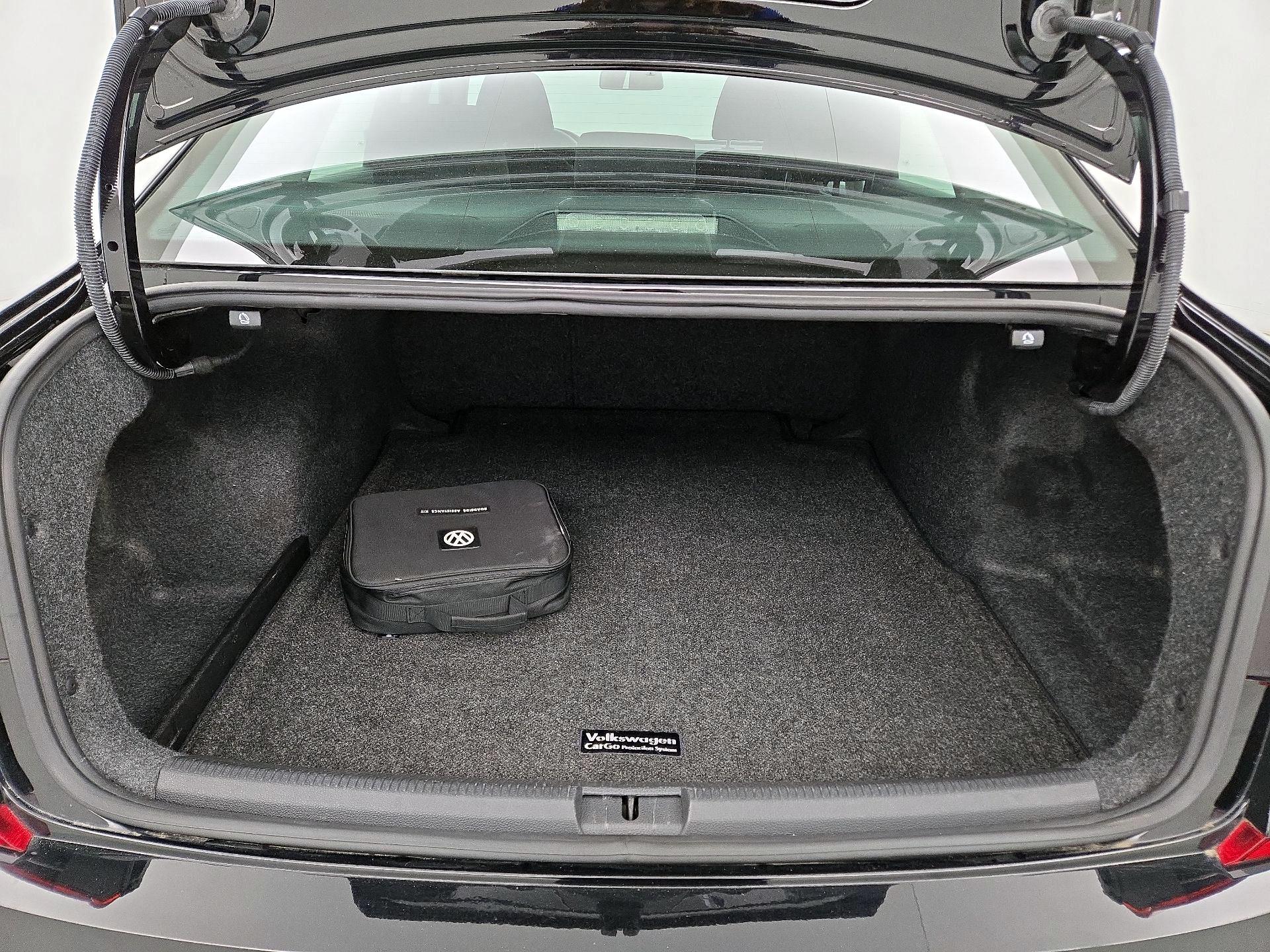Thumbnail: 2016 Volkswagen Passat - 19