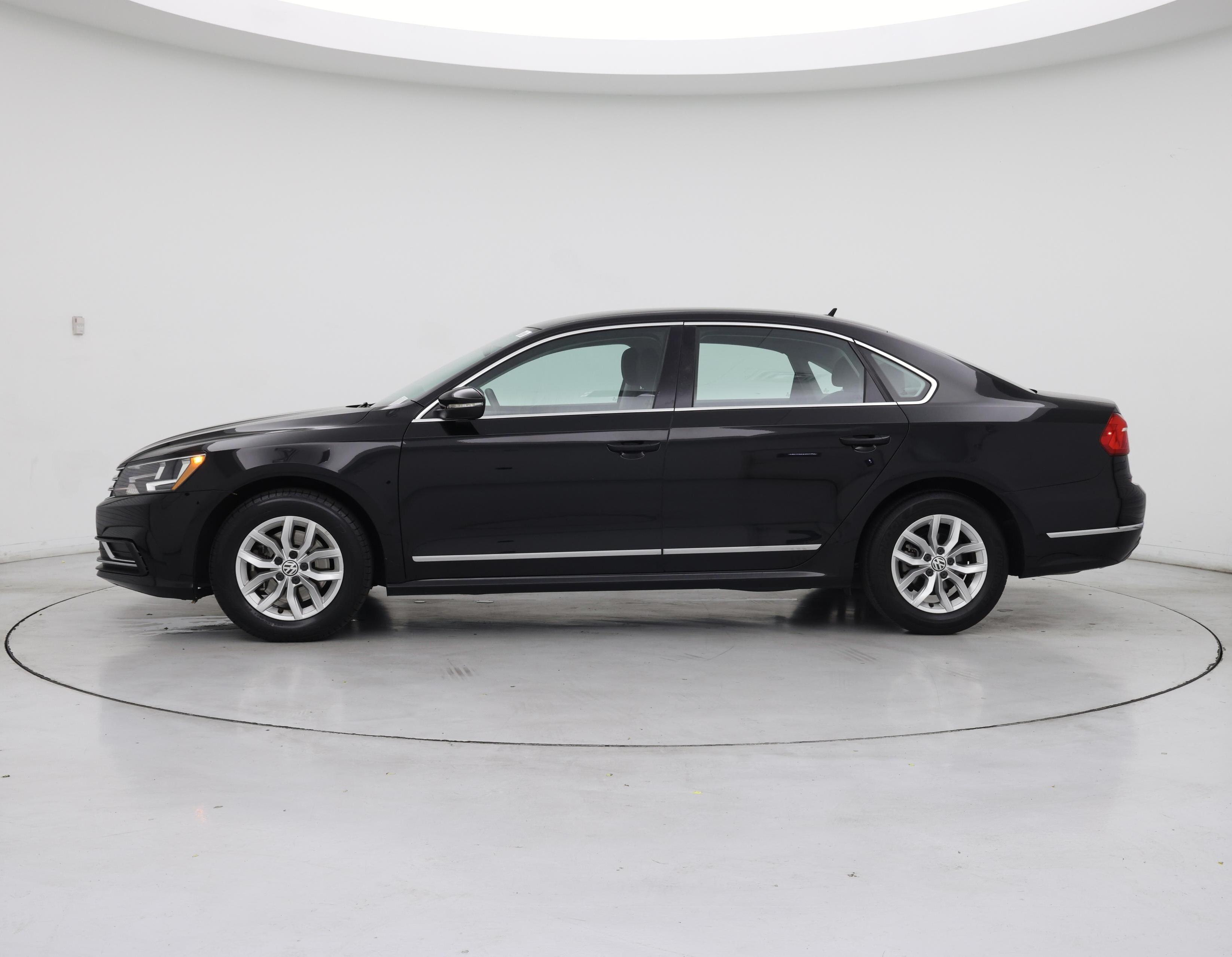 Thumbnail: 2016 Volkswagen Passat - 3