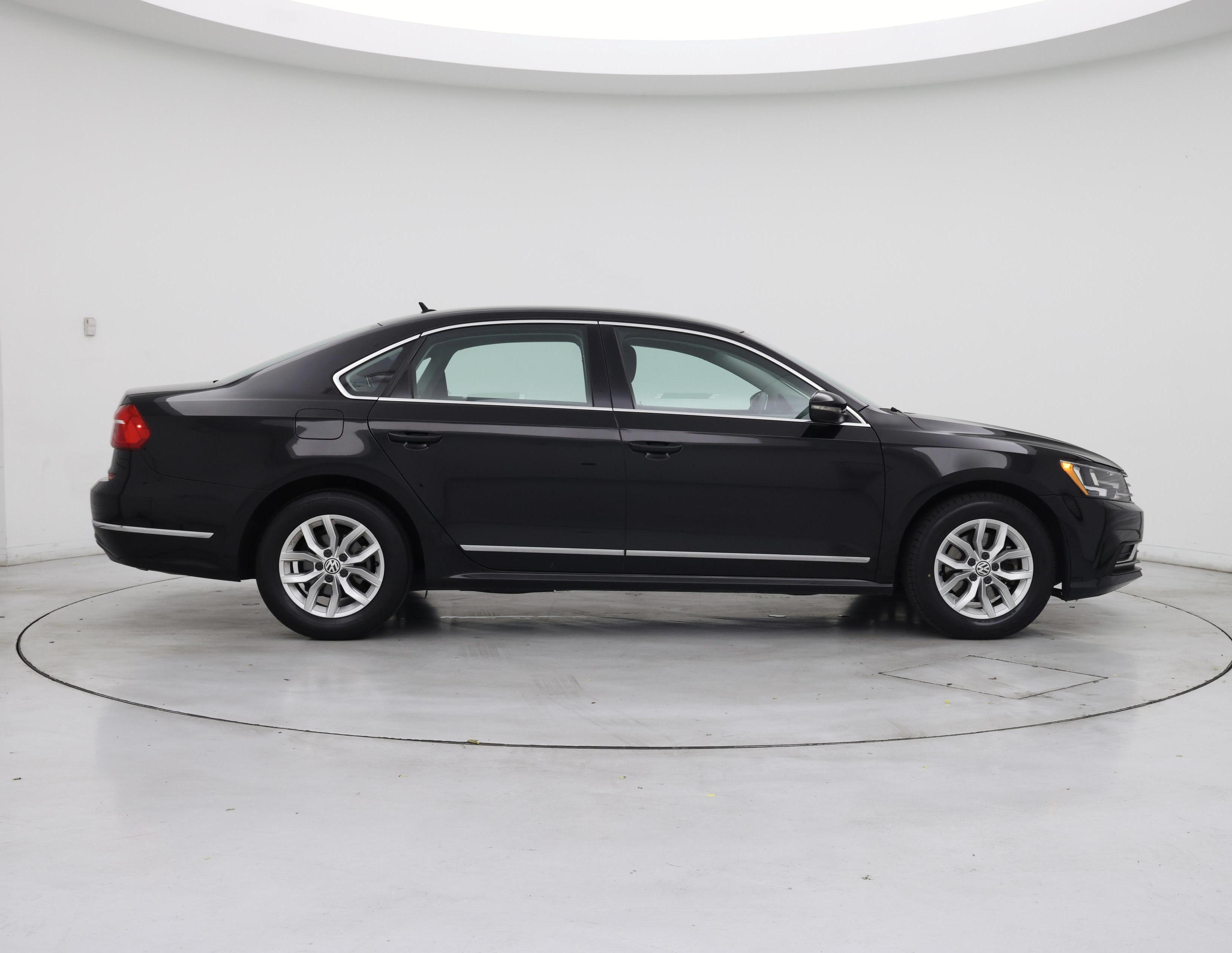 Thumbnail: 2016 Volkswagen Passat - 7