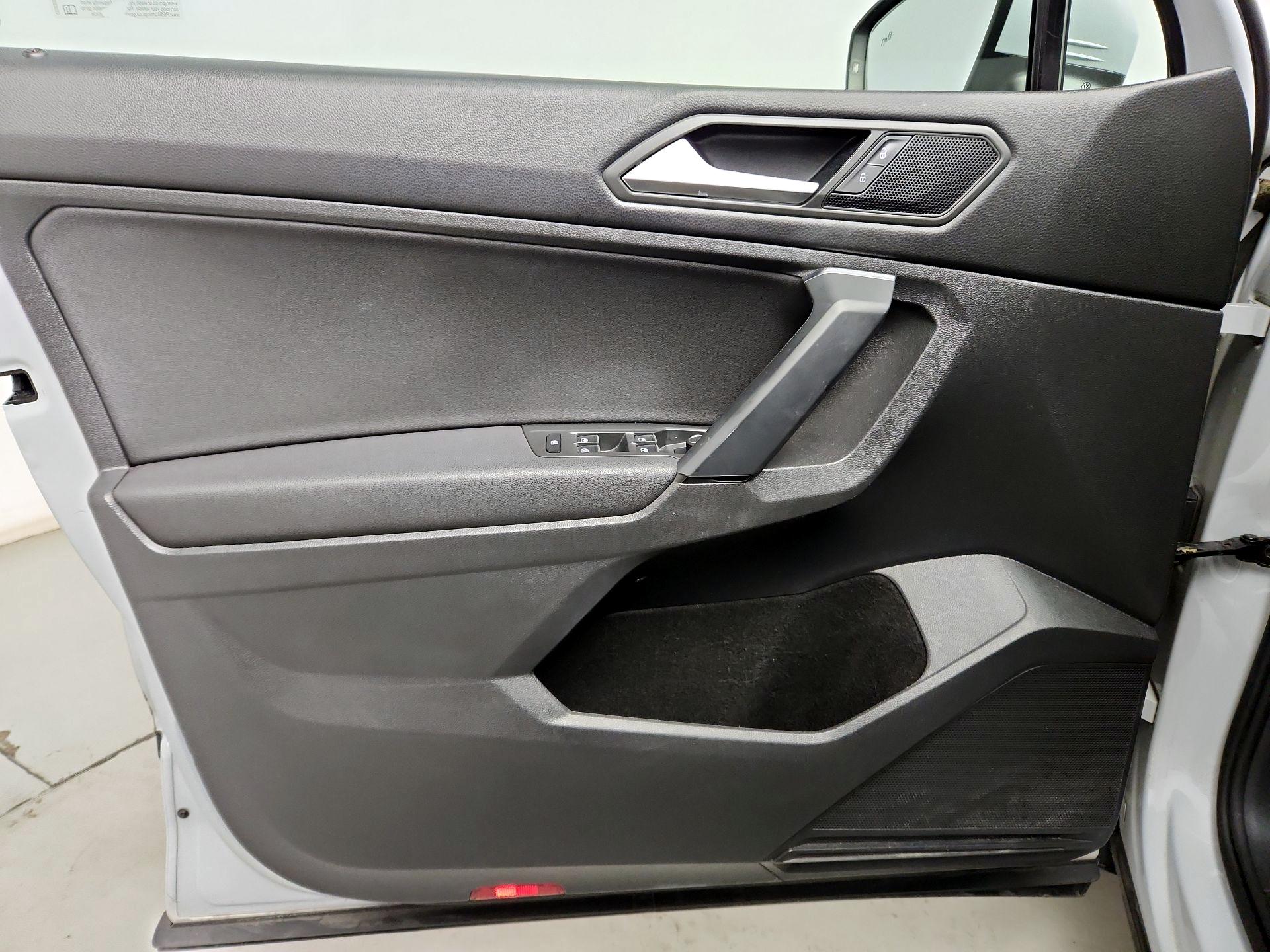 Thumbnail: 2019 Volkswagen Tiguan - 12