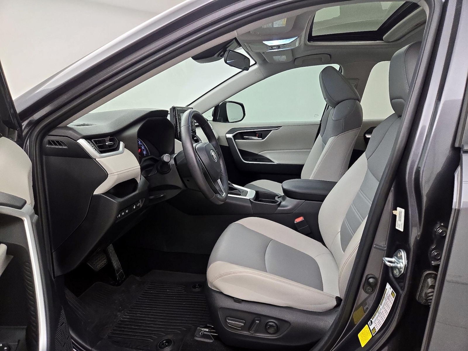 2021 Toyota RAV4 XLE Premium - Photo 12