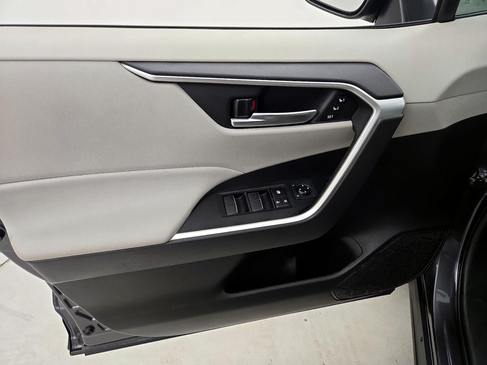 2021 Toyota RAV4 XLE Premium - Photo 13