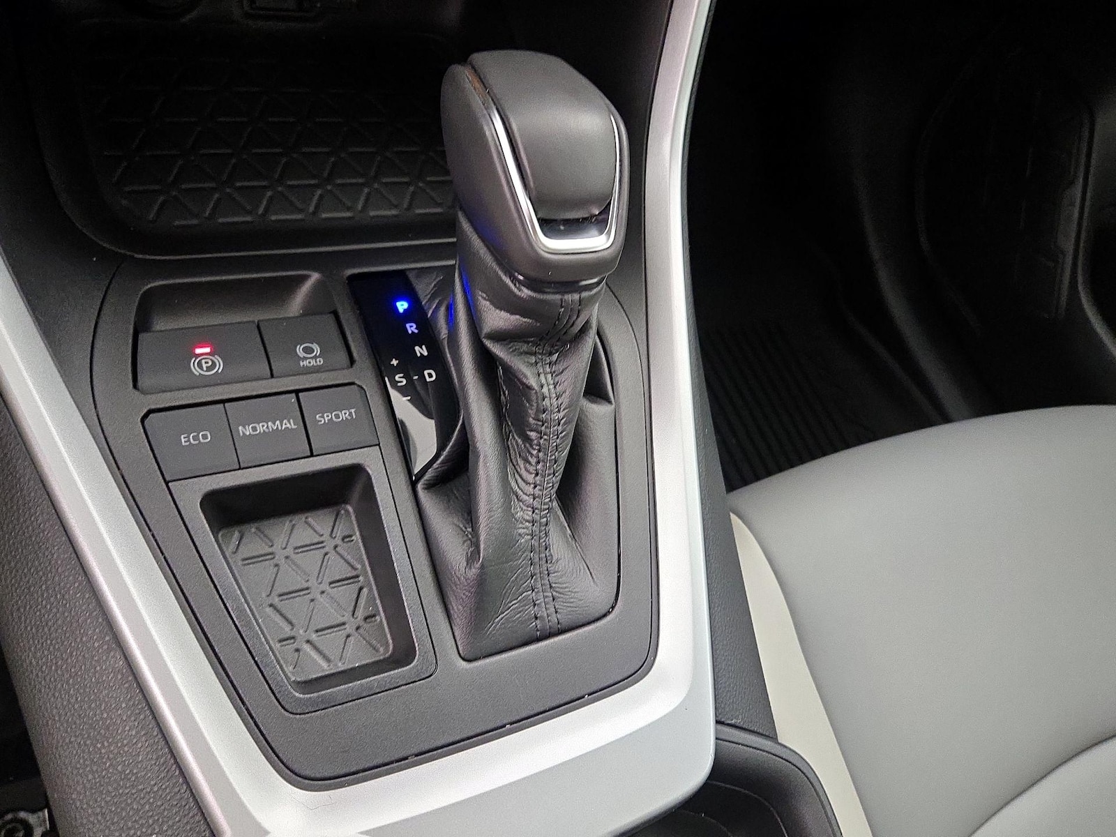 2021 Toyota RAV4 XLE Premium - Photo 18