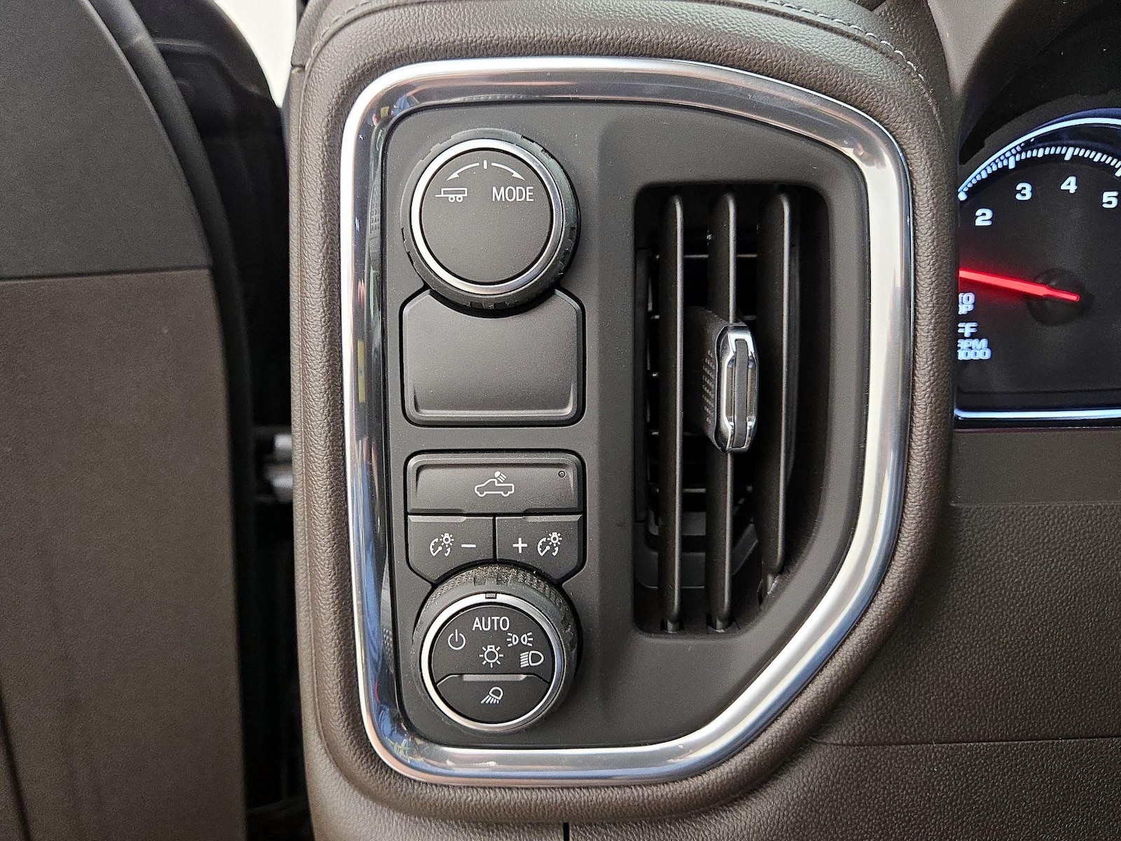 2020 Chevrolet Silverado 1500 LT - Photo 14