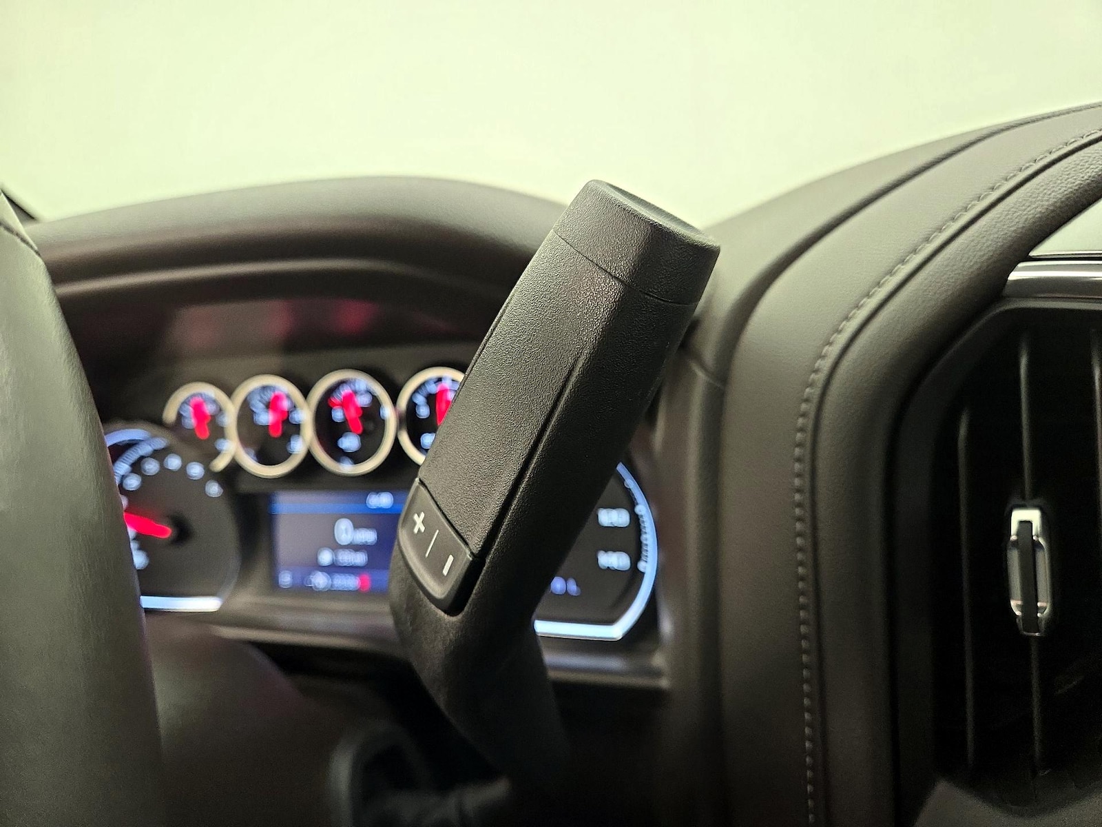 2020 Chevrolet Silverado 1500 LT - Photo 18