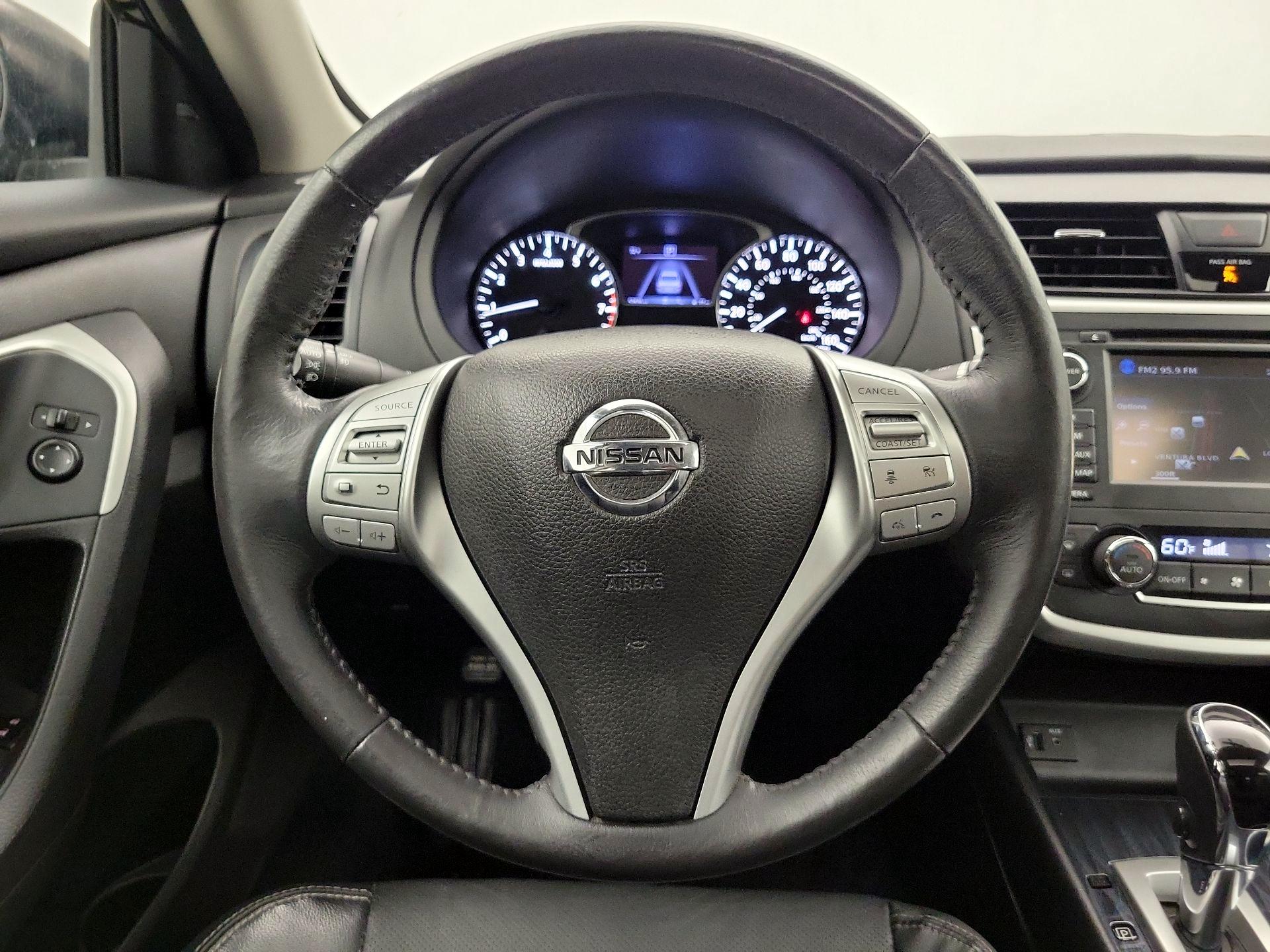 Thumbnail: 2016 Nissan Altima - 10