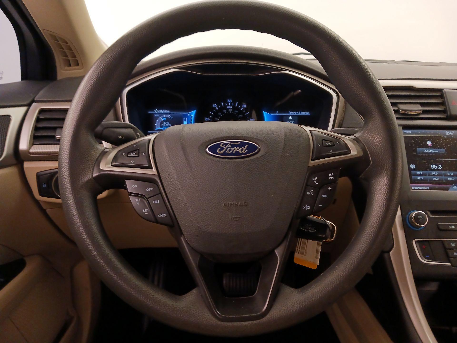 Thumbnail: 2016 Ford Fusion - 10