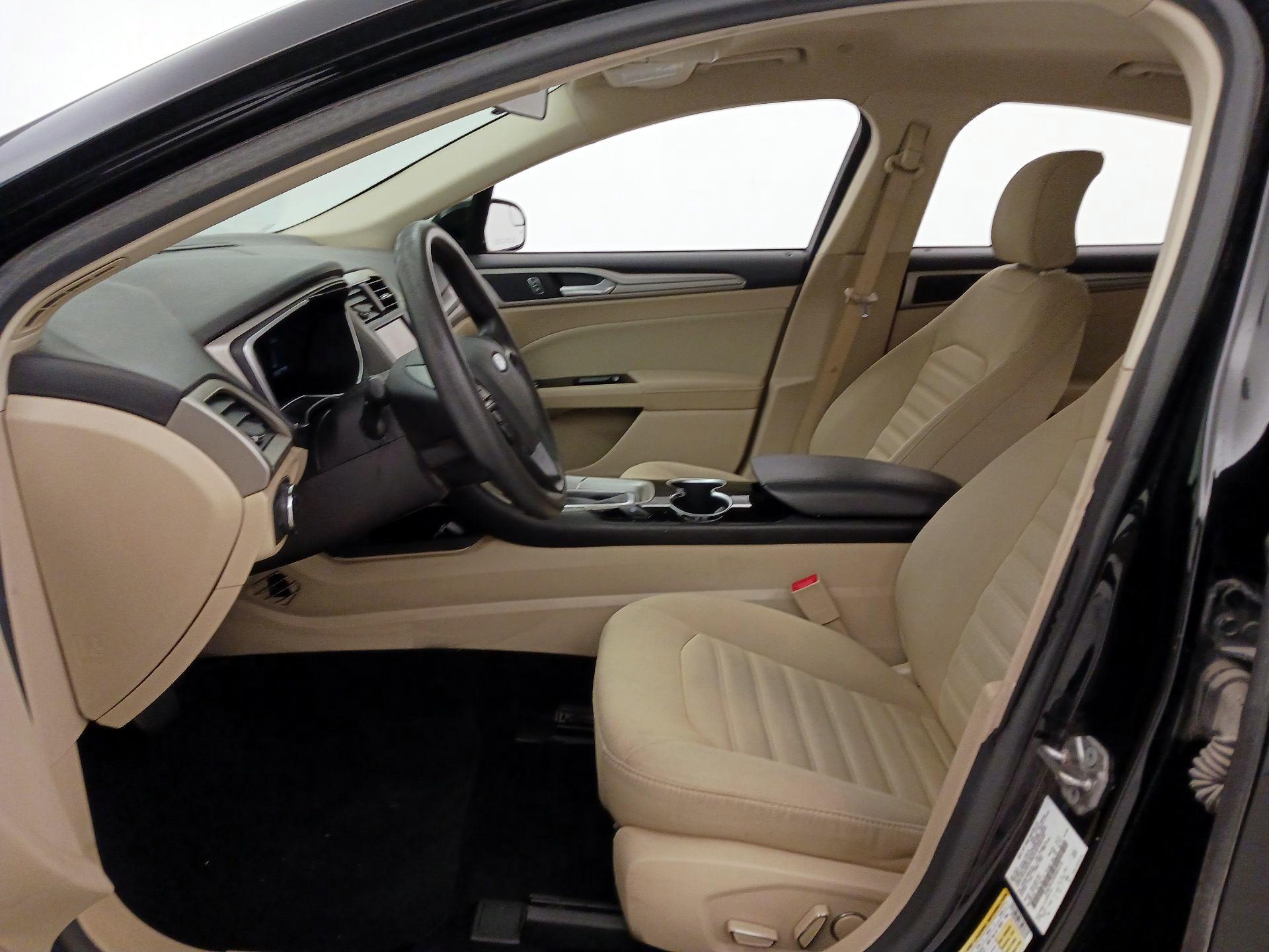 Thumbnail: 2016 Ford Fusion - 11