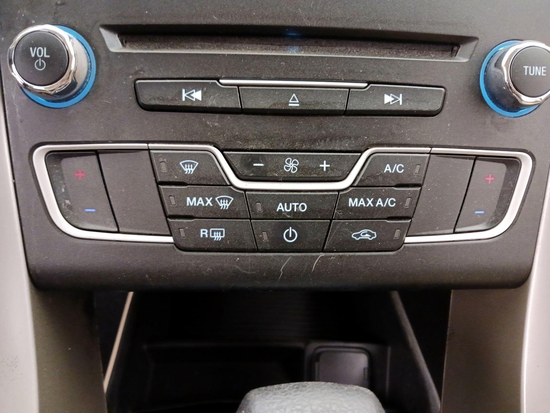 Thumbnail: 2016 Ford Fusion - 16