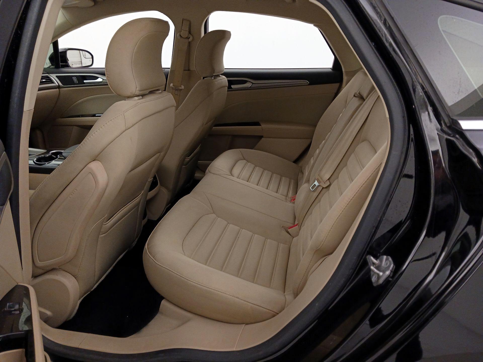 Thumbnail: 2016 Ford Fusion - 19