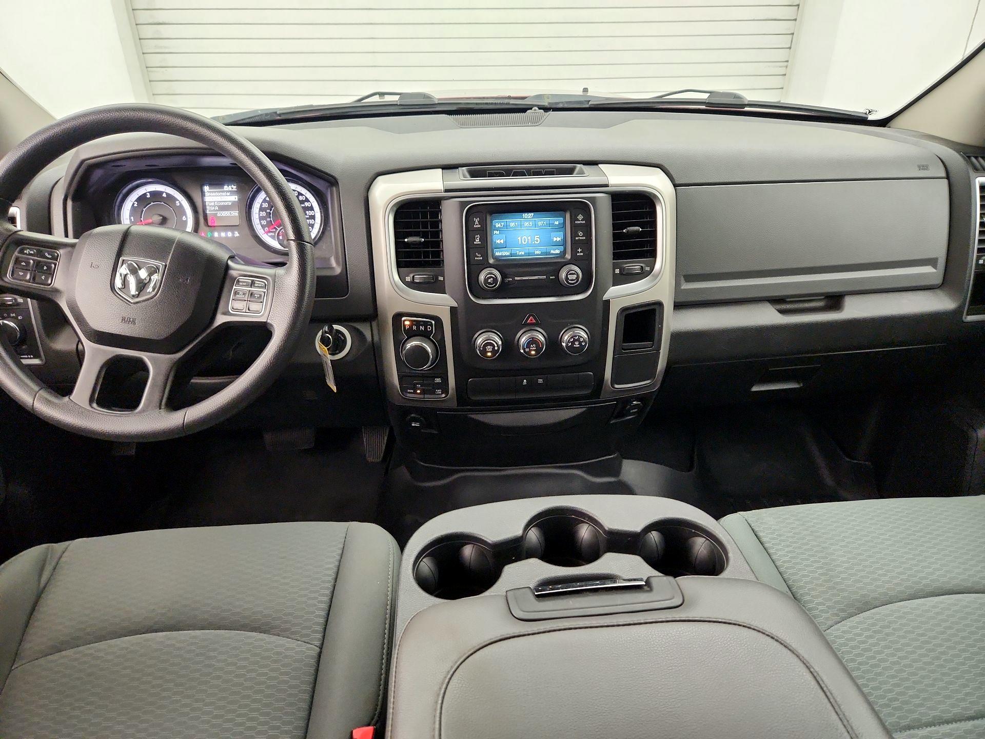 Thumbnail: 2020 RAM 1500 Classic - 9