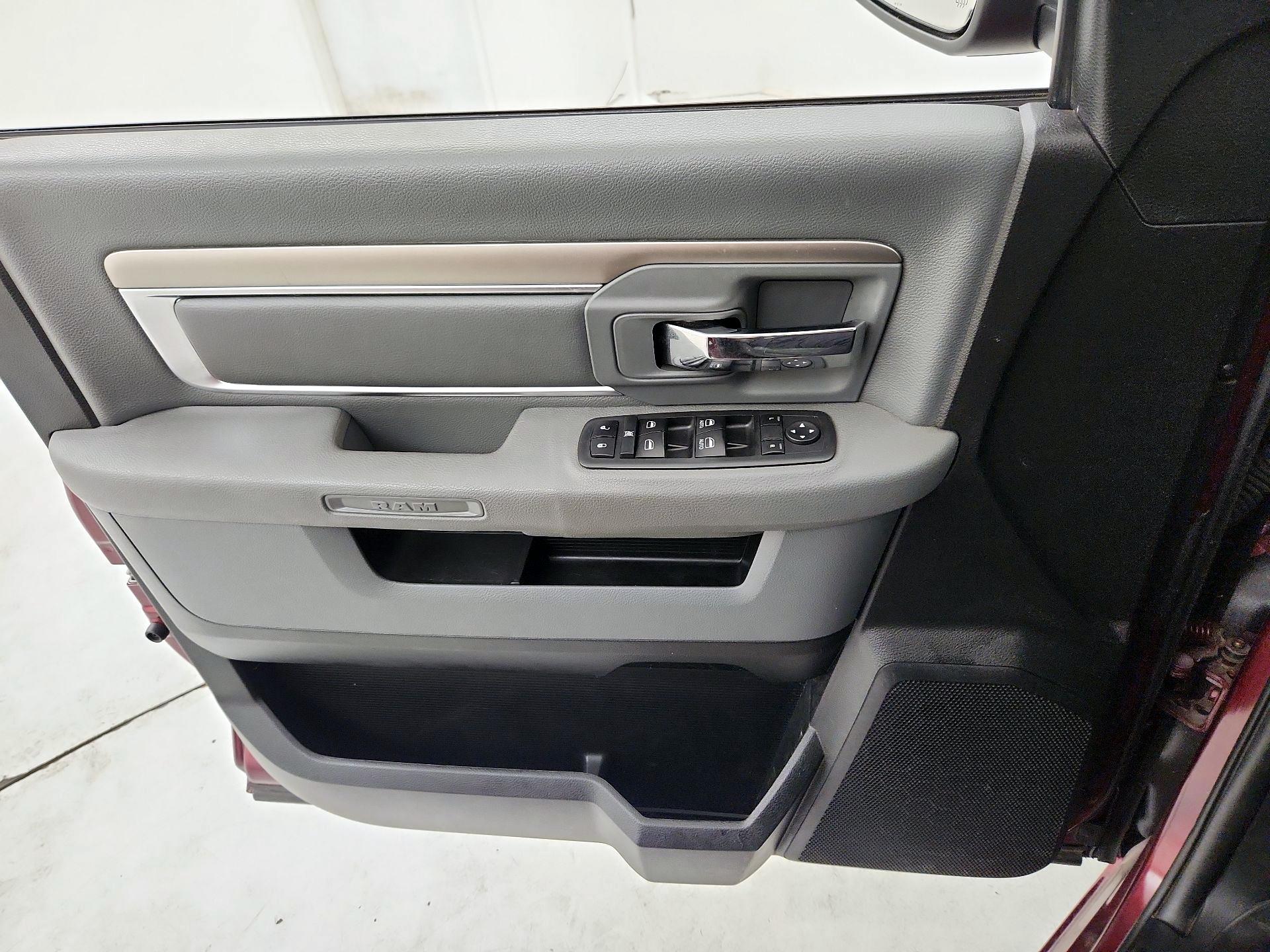 Thumbnail: 2020 RAM 1500 Classic - 12