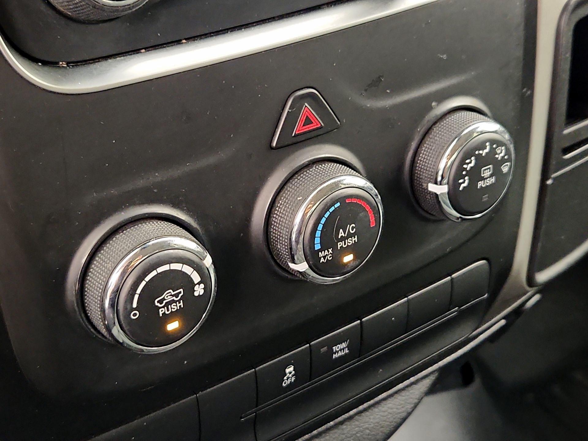 Thumbnail: 2020 RAM 1500 Classic - 16