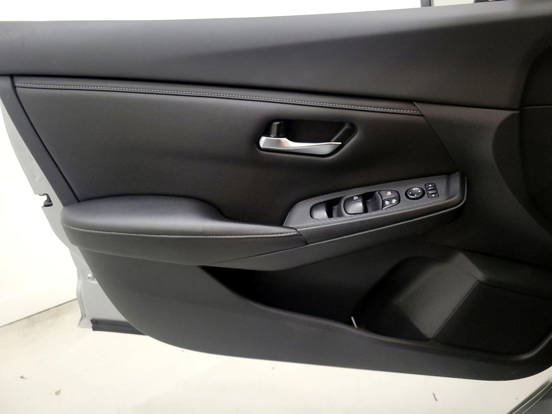 Thumbnail: 2020 Nissan Sentra - 12